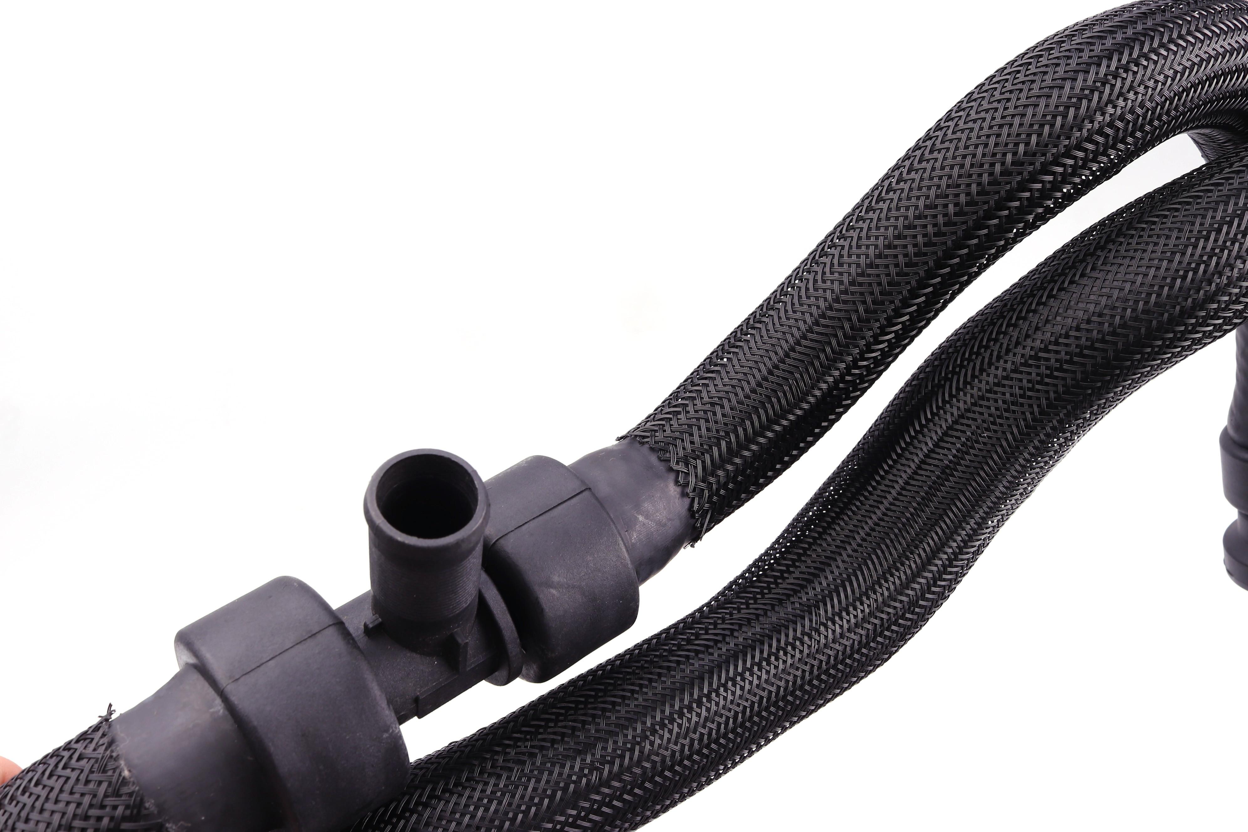 Патрубок системи охолодження Ford Fiesta/Fusion 01-06