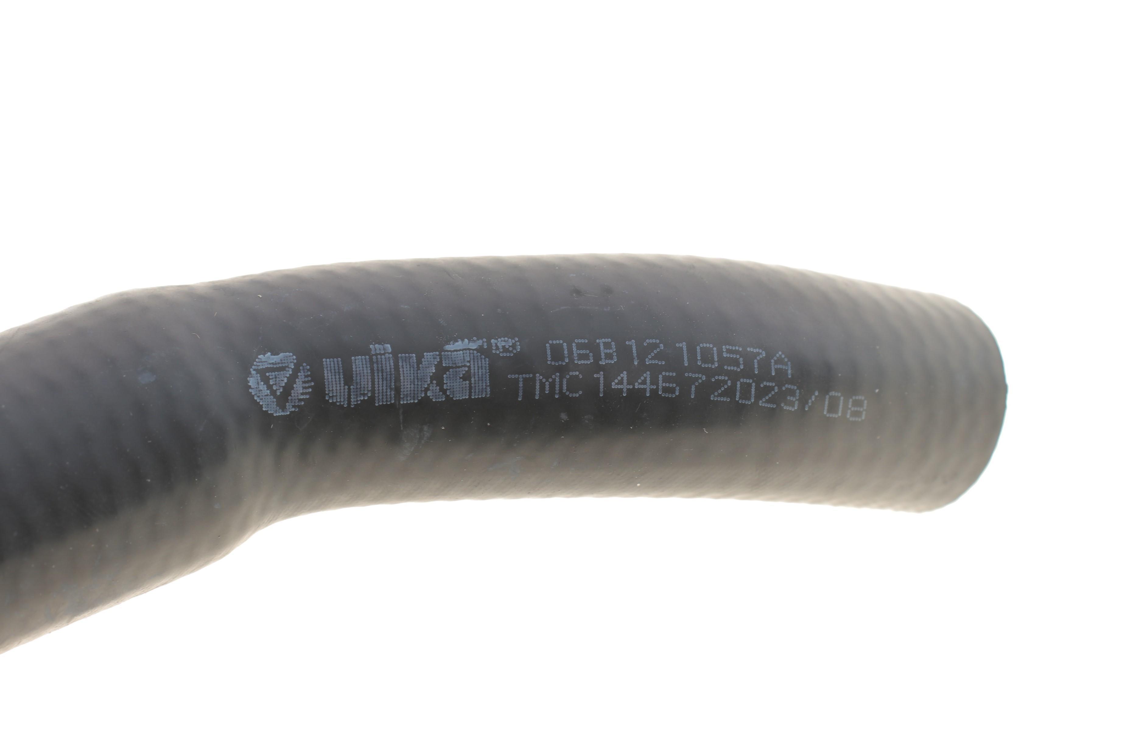 Патрубок радіатора VW Passat 2.0 01-05