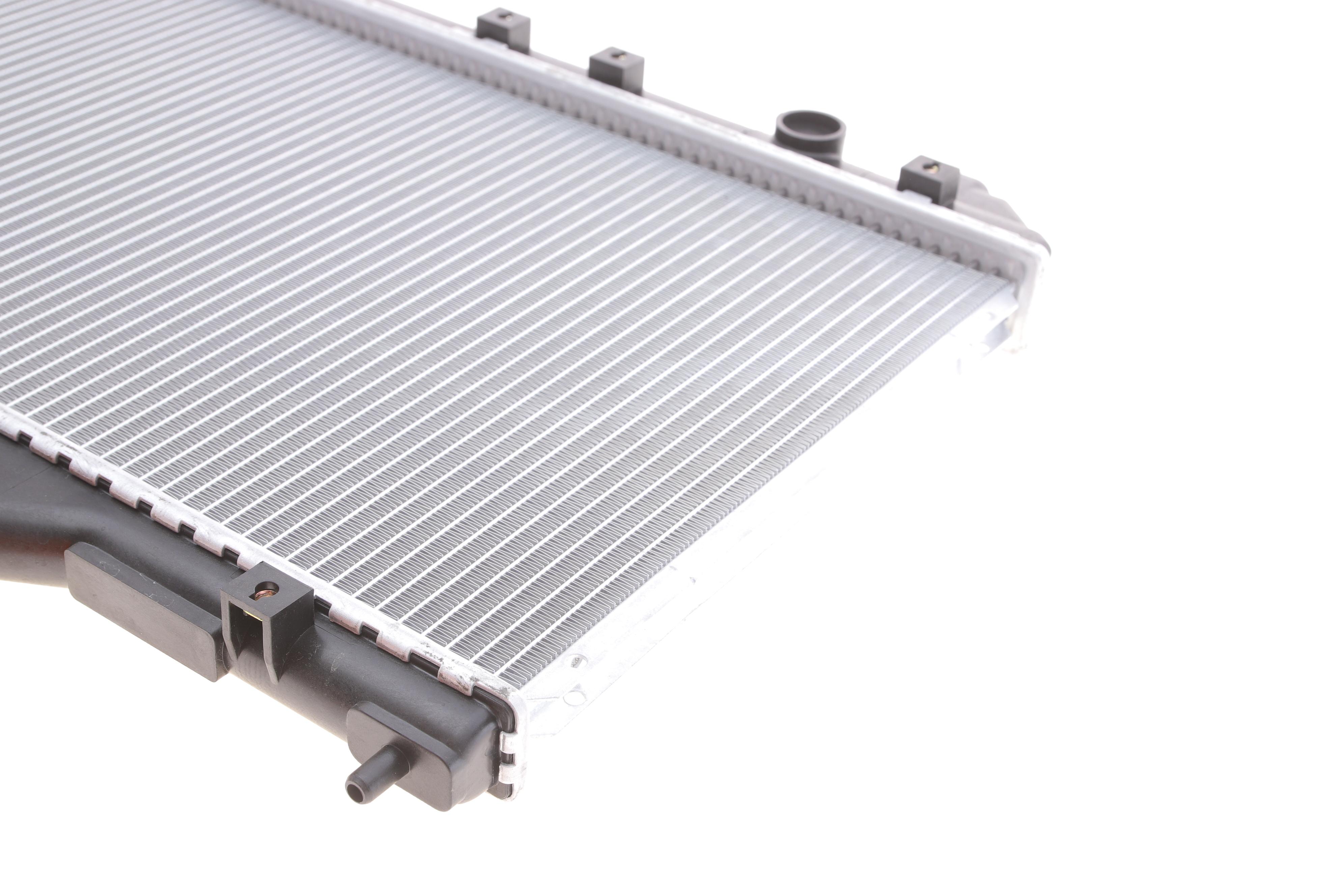 Радіатор охолодження Toyota Avensis 1.6 VVT-i 00-03