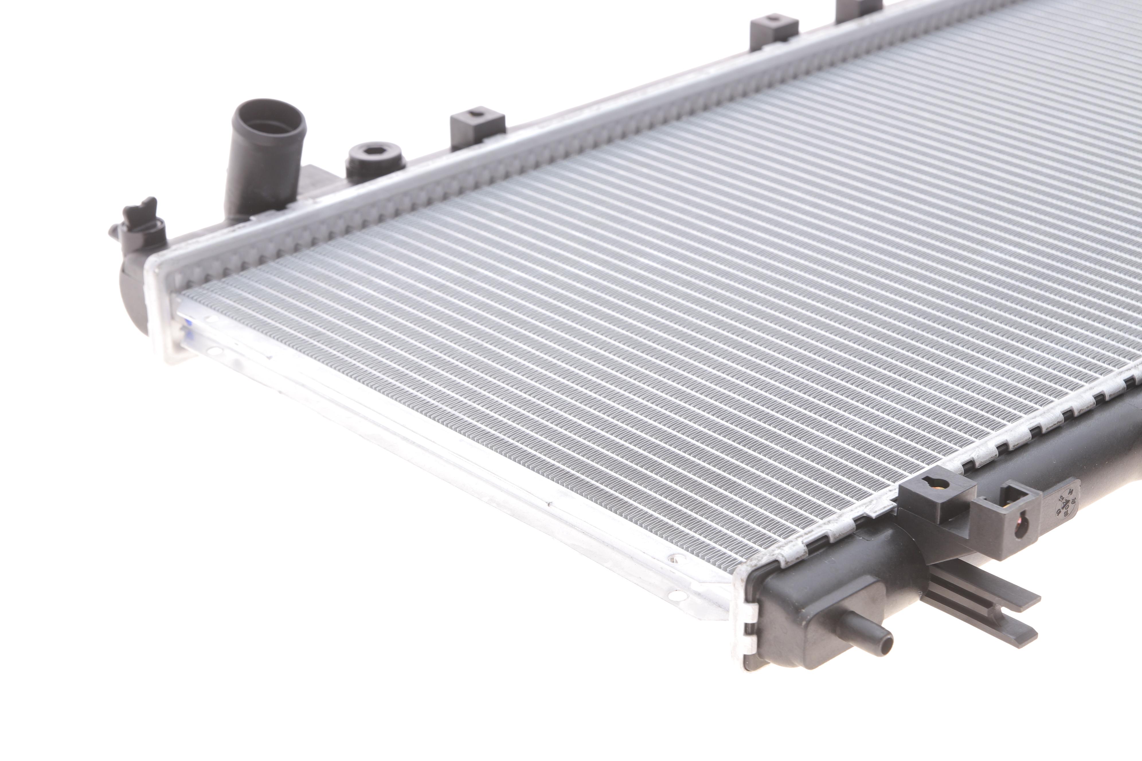 Радіатор охолодження Toyota Avensis 1.6 VVT-i 00-03