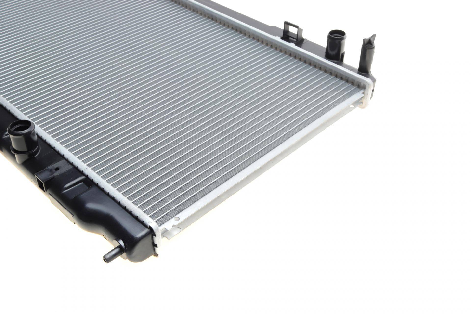 Радіатор охолодження Nissan Almera 1.6 16V 06-