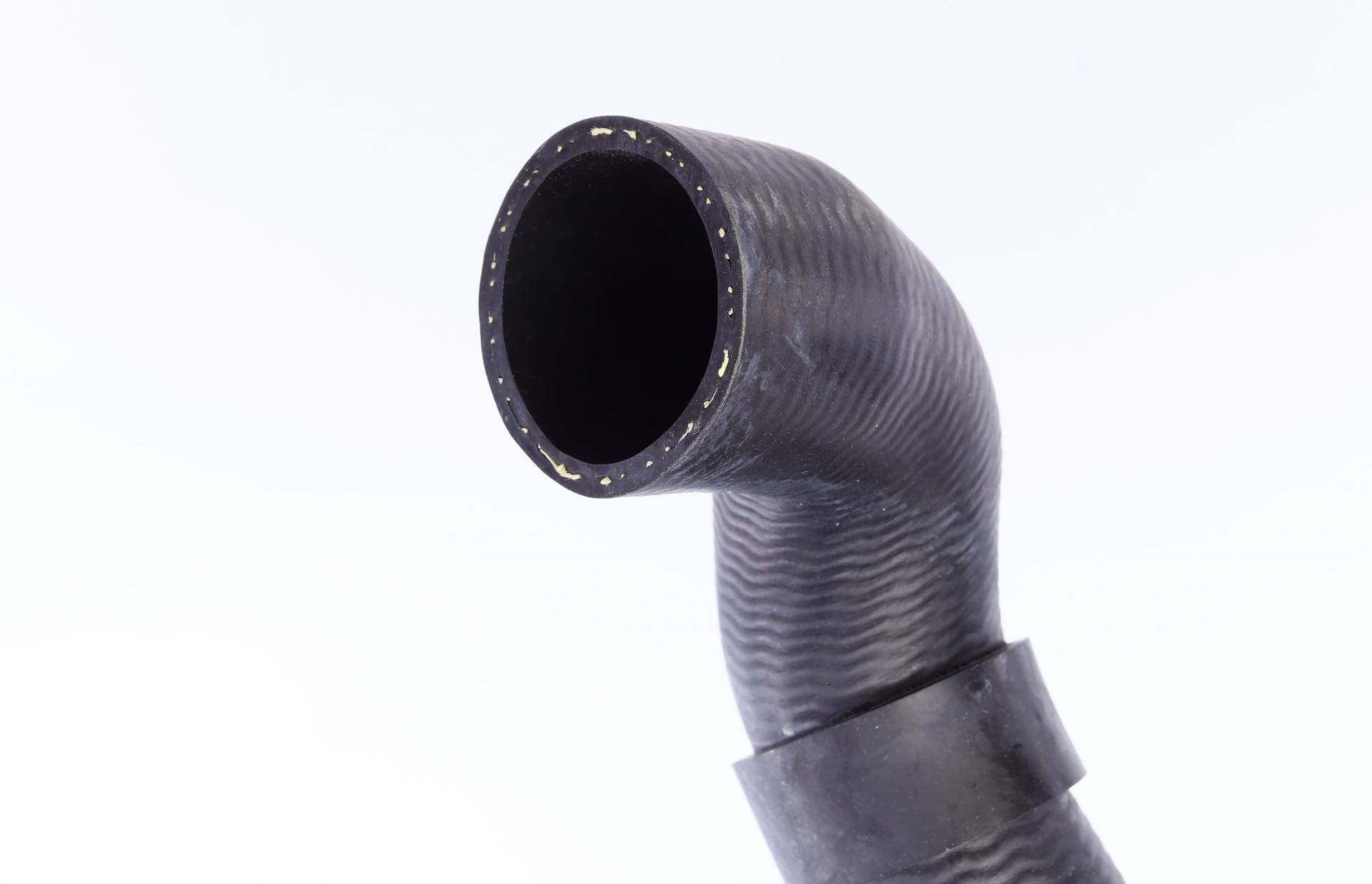 Патрубок радіатора (нижній) MB C-class (CL203/S203/W203) 2.2D 00-07