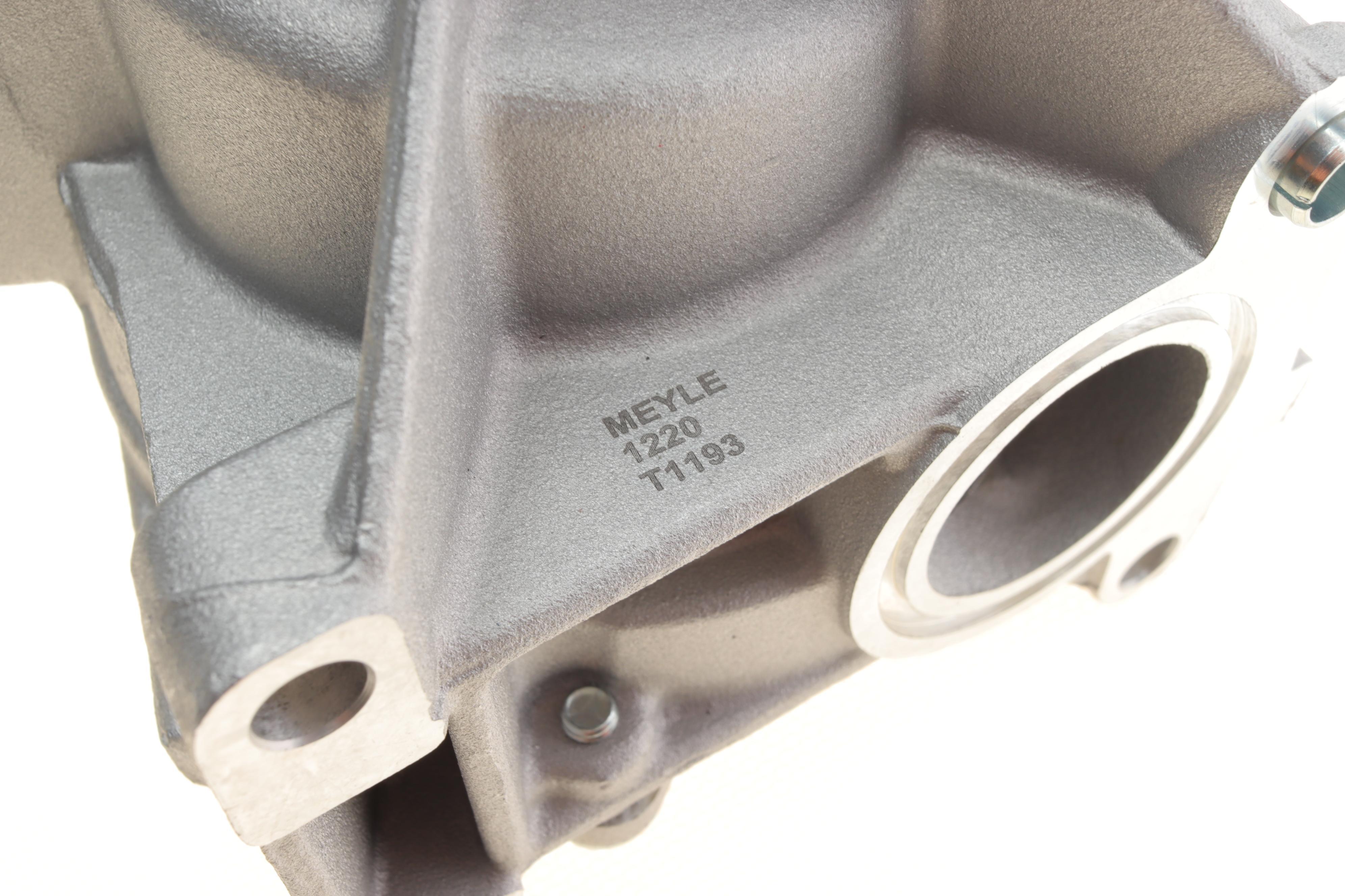 Помпа води MB C-class (W202)/E-class (W124/W210) 93-00