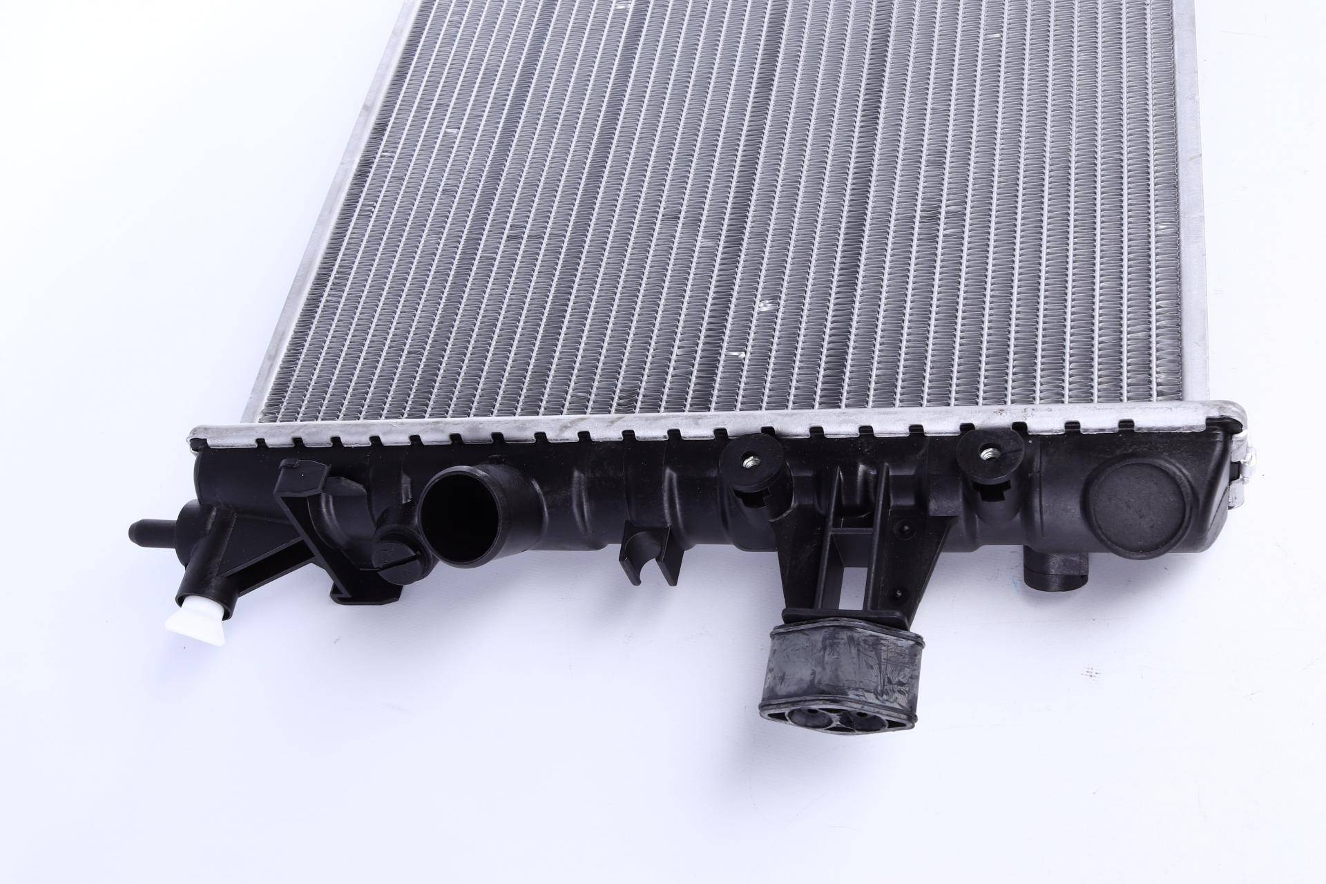 Радіатор охолодження Opel Astra 1.6 00-09