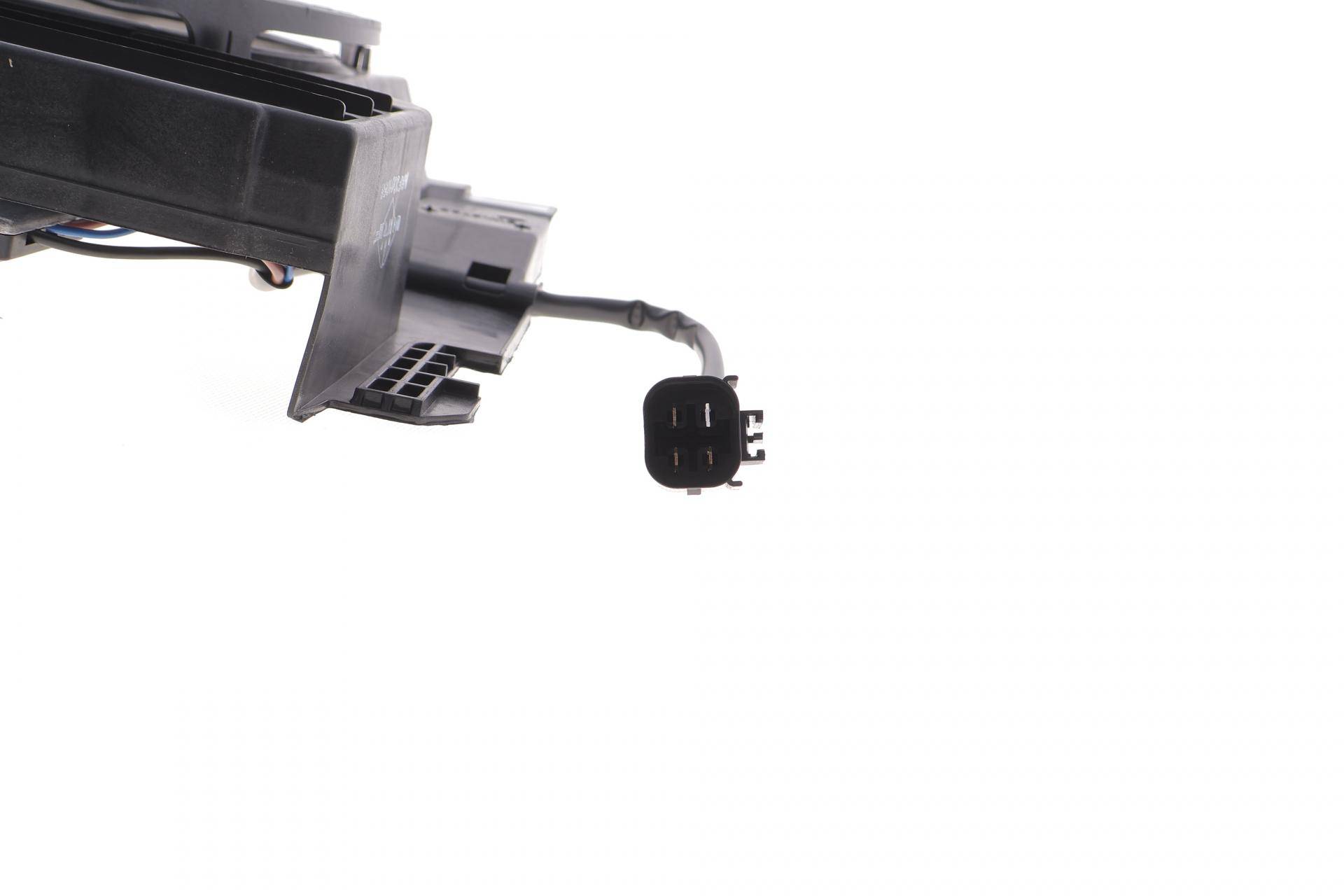 Вентилятор радіатора BMW X5 3.0d 01- (з дифузором)