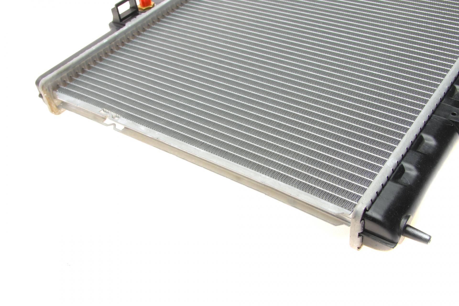 Радіатор охолодження Nissan Almera Classic 1.6 16v 06-