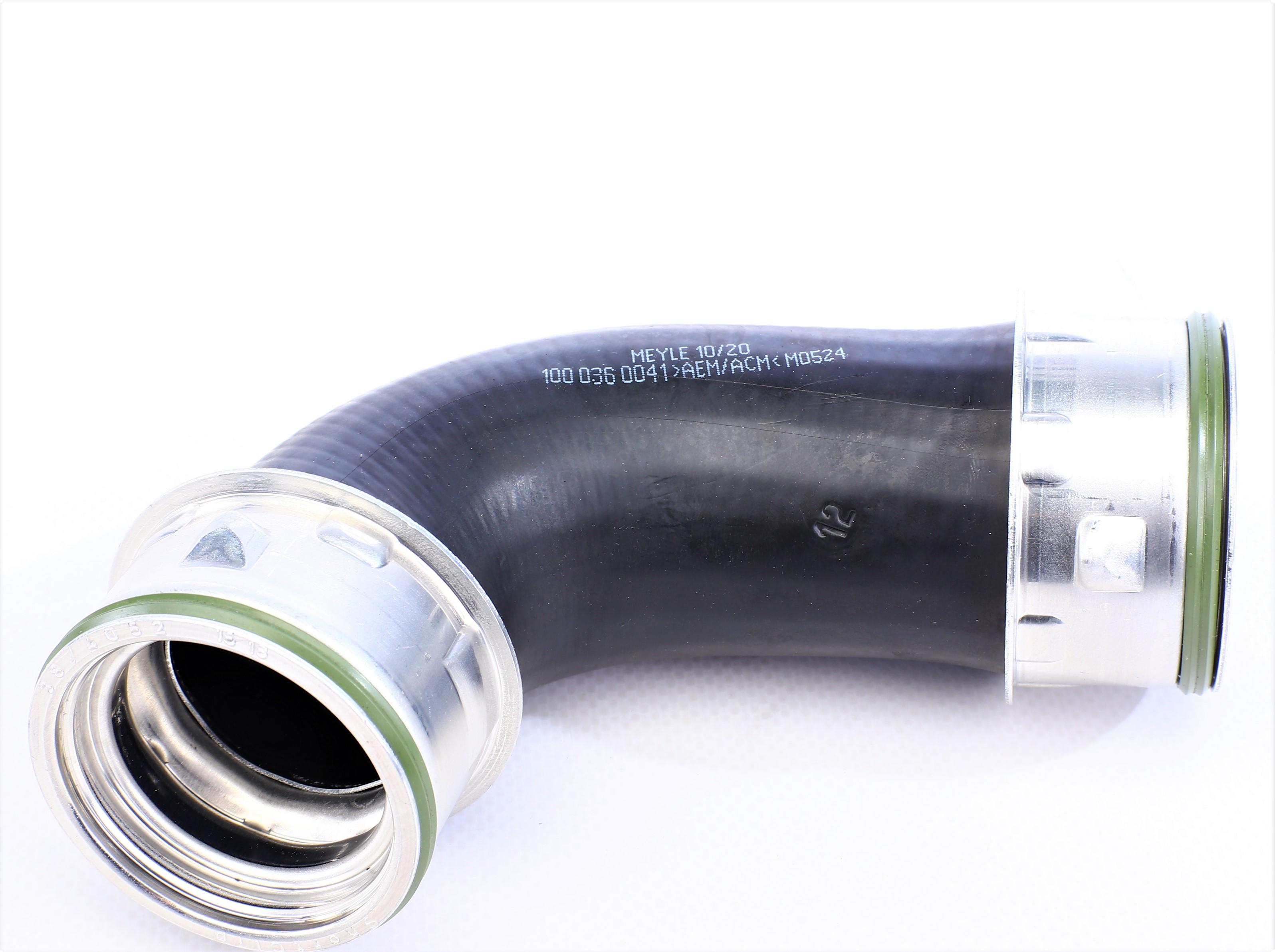 Патрубок системи охолодження (зверху) Audi A3/Seat Leon/Skoda Octavia/SuperB/VW Golf/Passat 2.0D 03-