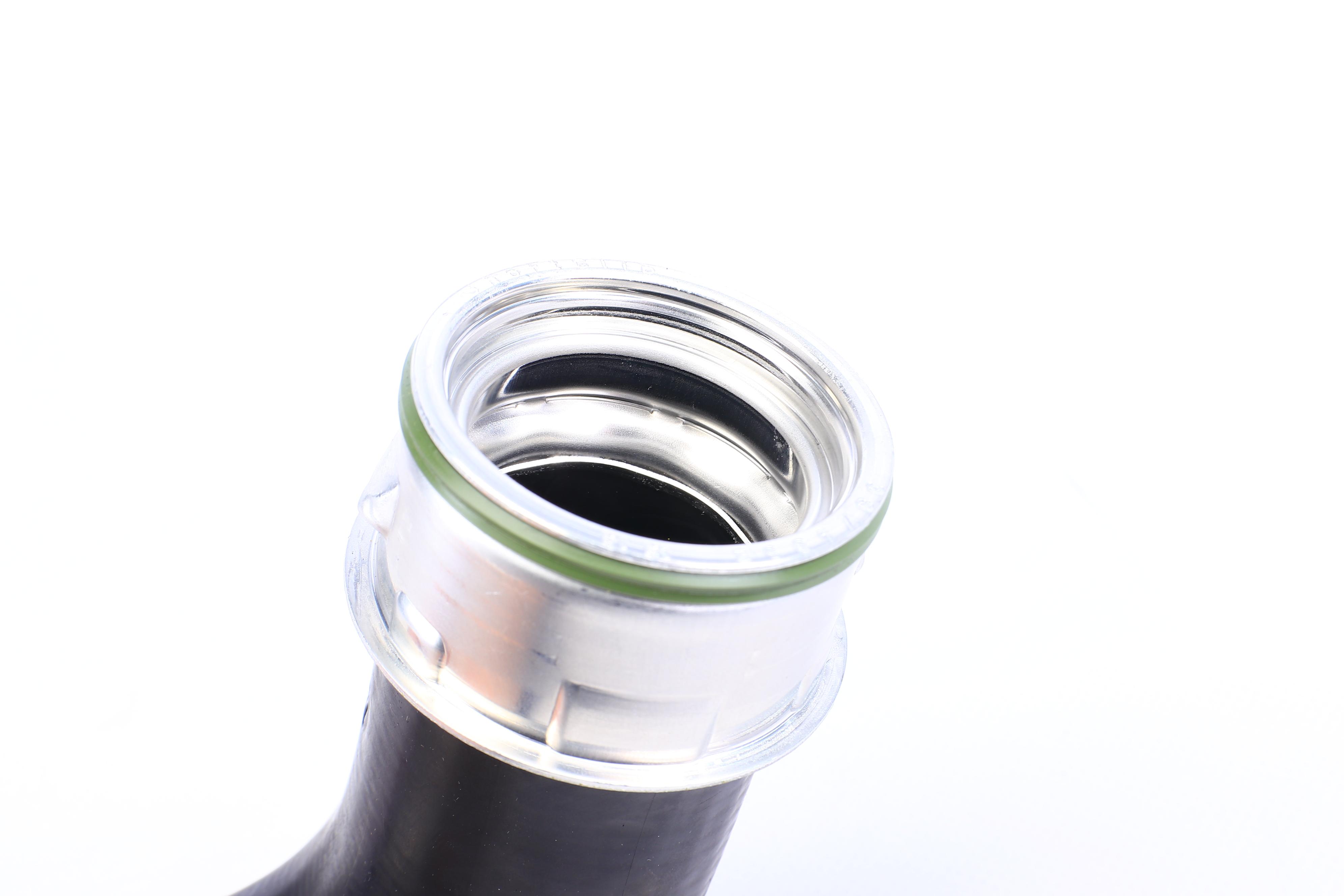 Патрубок системи охолодження (зверху) Audi A3/Seat Leon/Skoda Octavia/SuperB/VW Golf/Passat 2.0D 03-