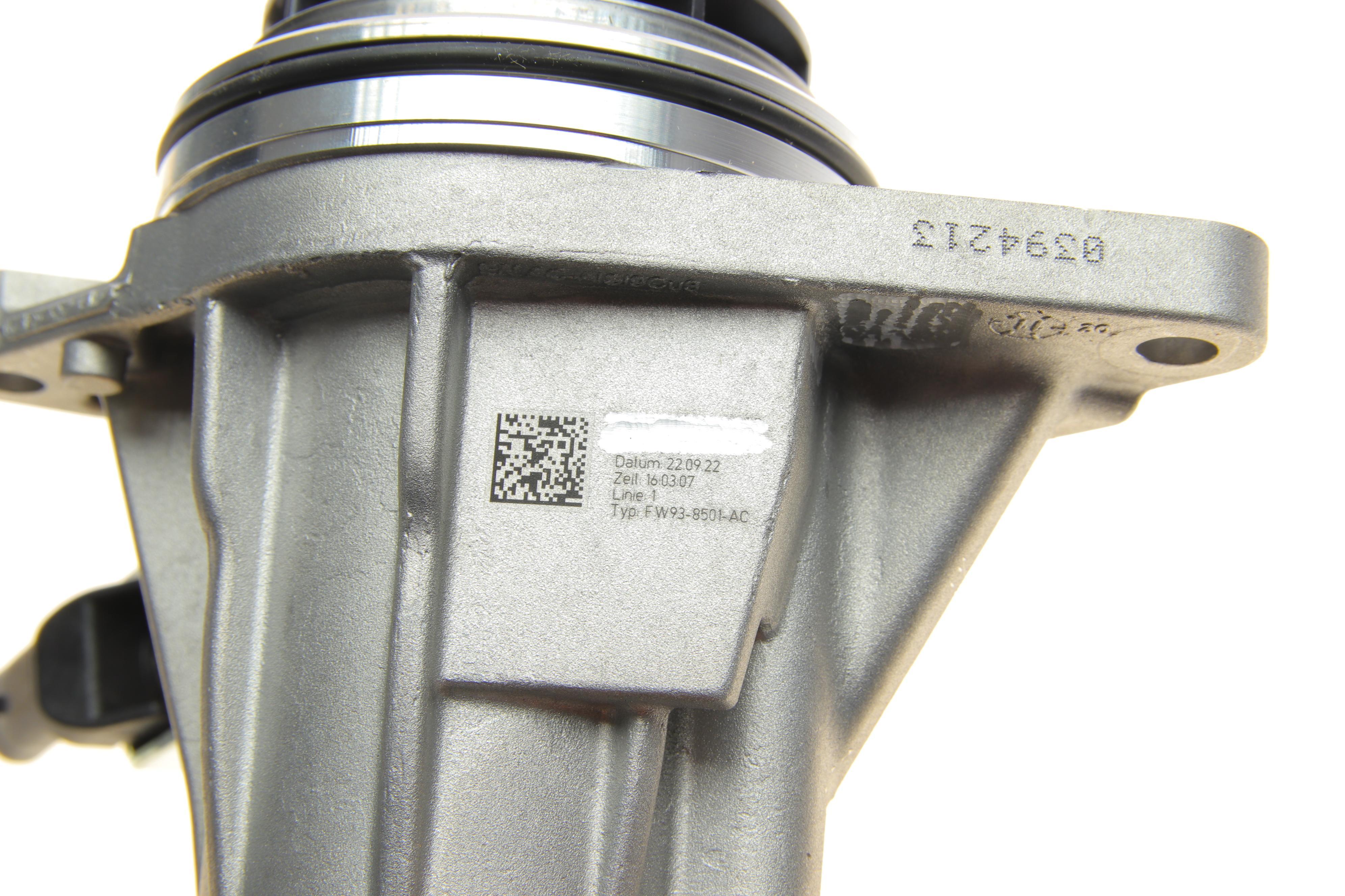 Помпа води Land Rover Discovery/Range Rover 3.0D 09-