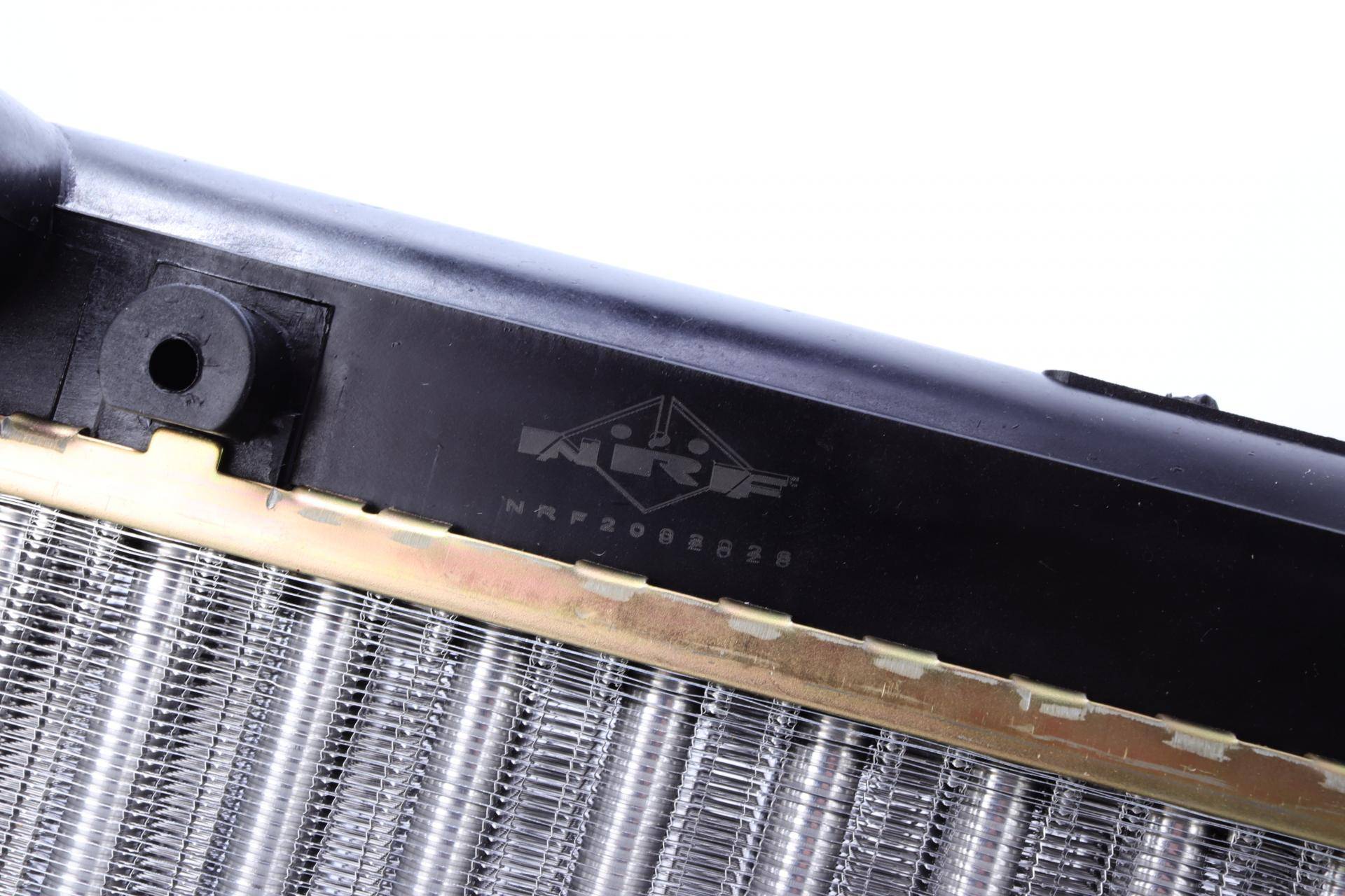 Радіатор охолодження VW Passat 1.6 88-91 (317,4x430x20)