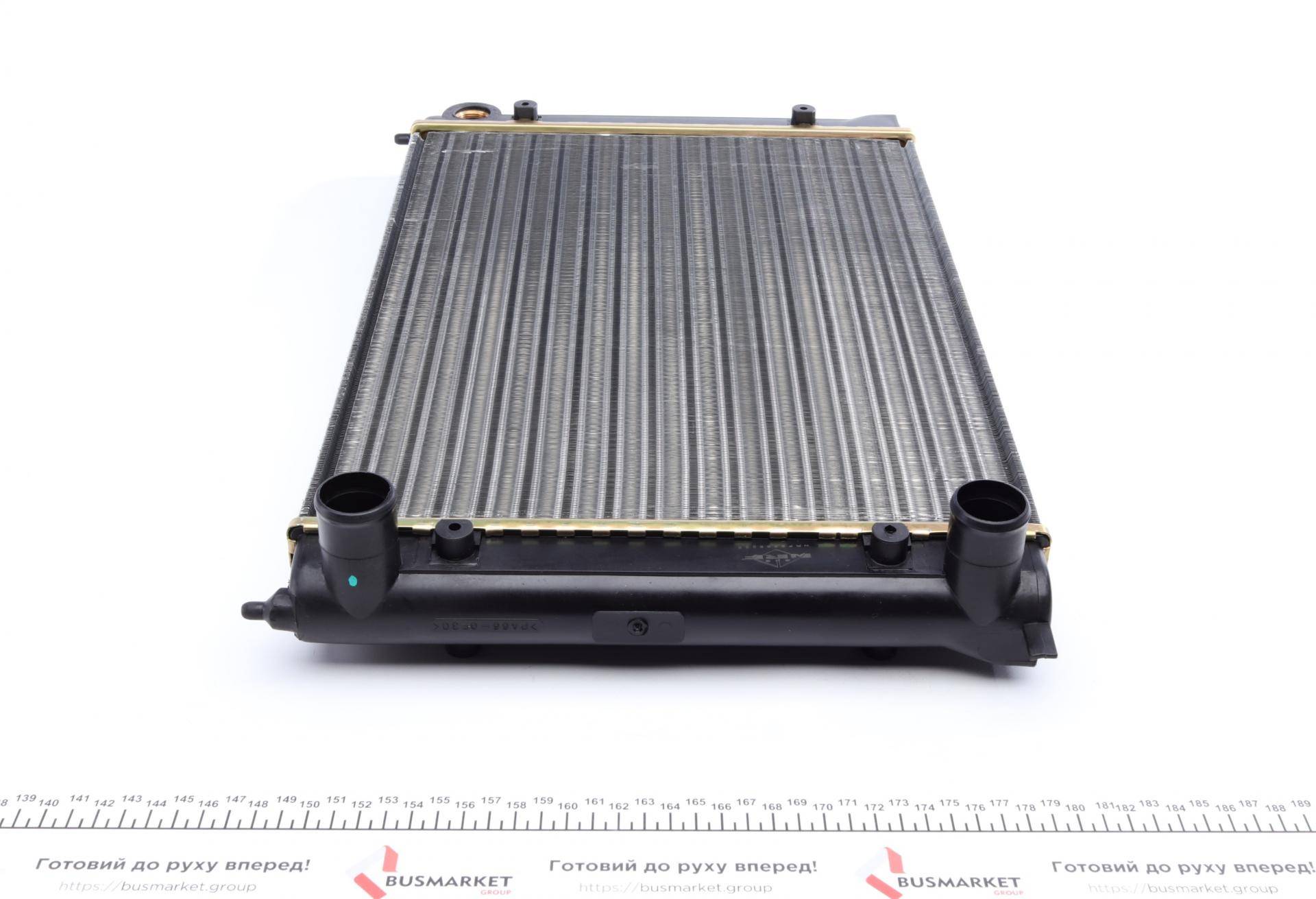 Радіатор охолодження VW Passat 1.6 88-91 (317,4x430x20)