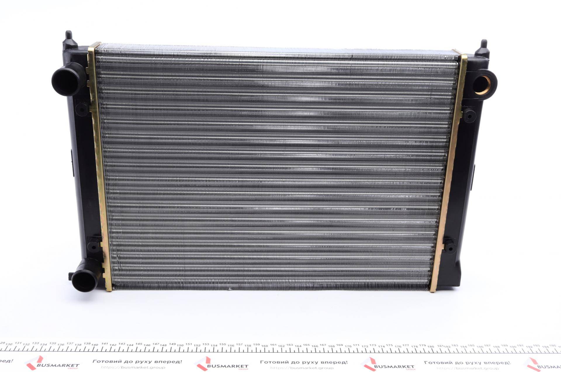 Радіатор охолодження VW Passat 1.6 88-91 (317,4x430x20)