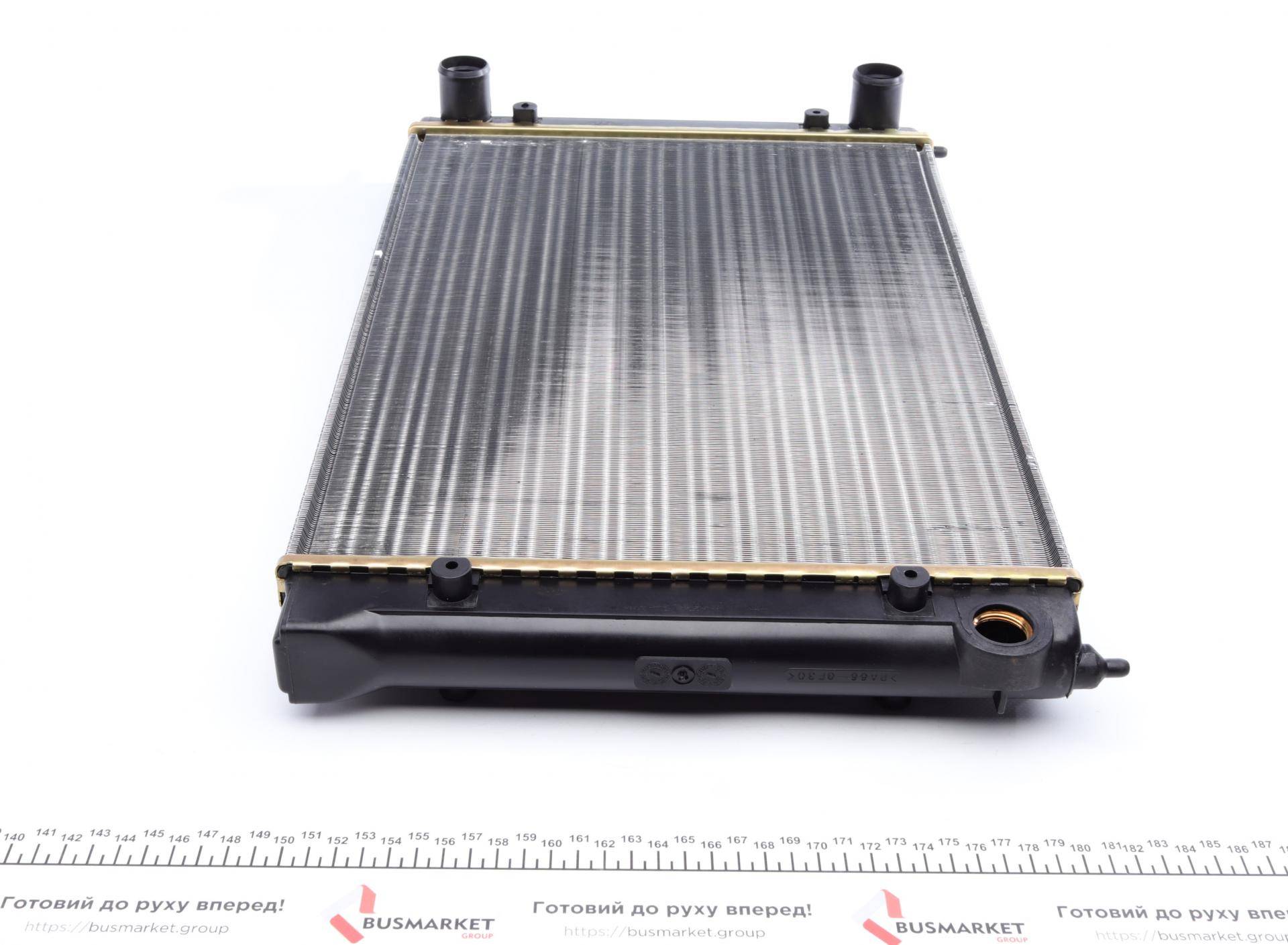 Радіатор охолодження VW Passat 1.6 88-91 (317,4x430x20)