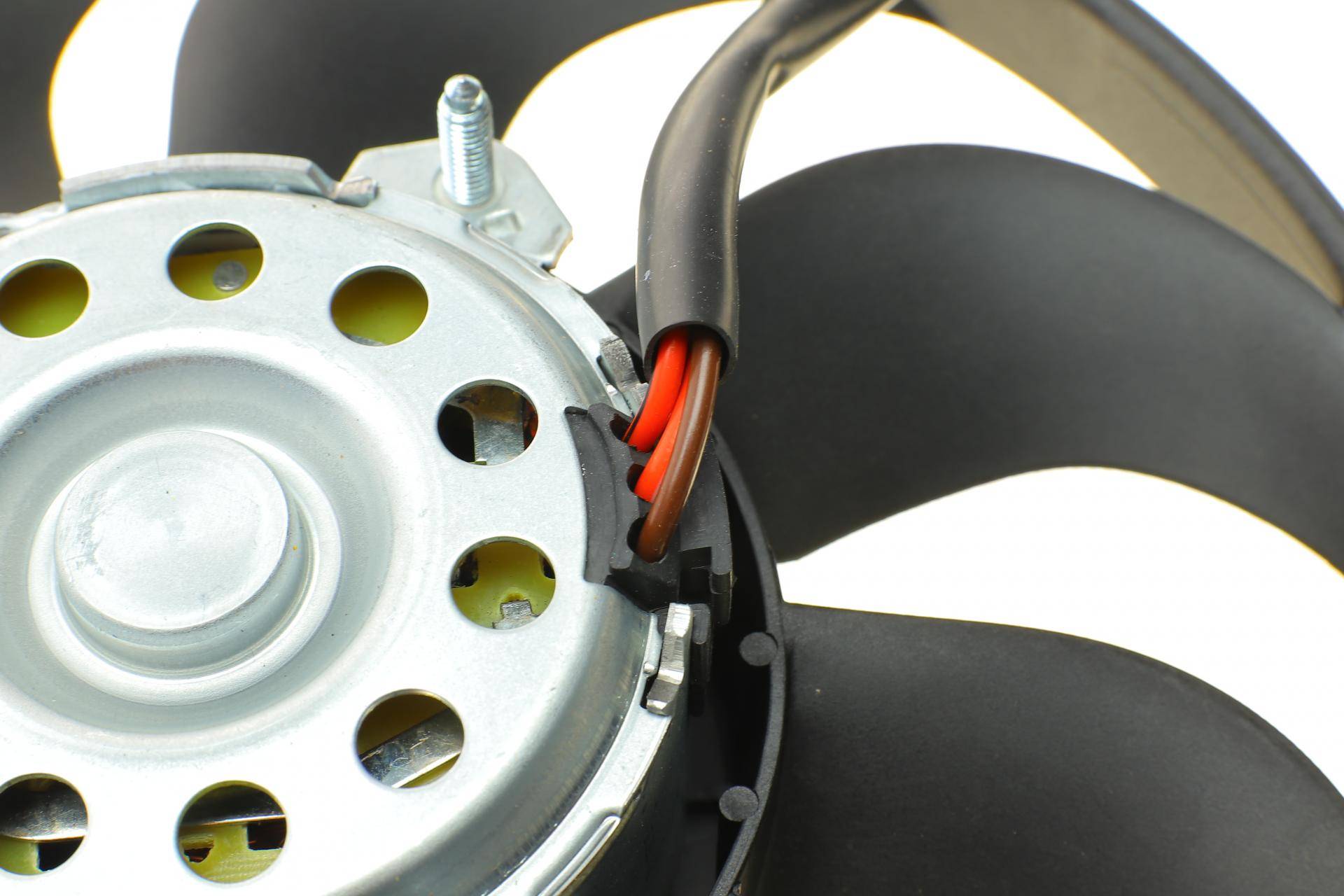 Вентилятор радіатора VW Golf 1.8T/2.3/2.8/1.9TDI 00-05/Audi A3 1.8T 96-03