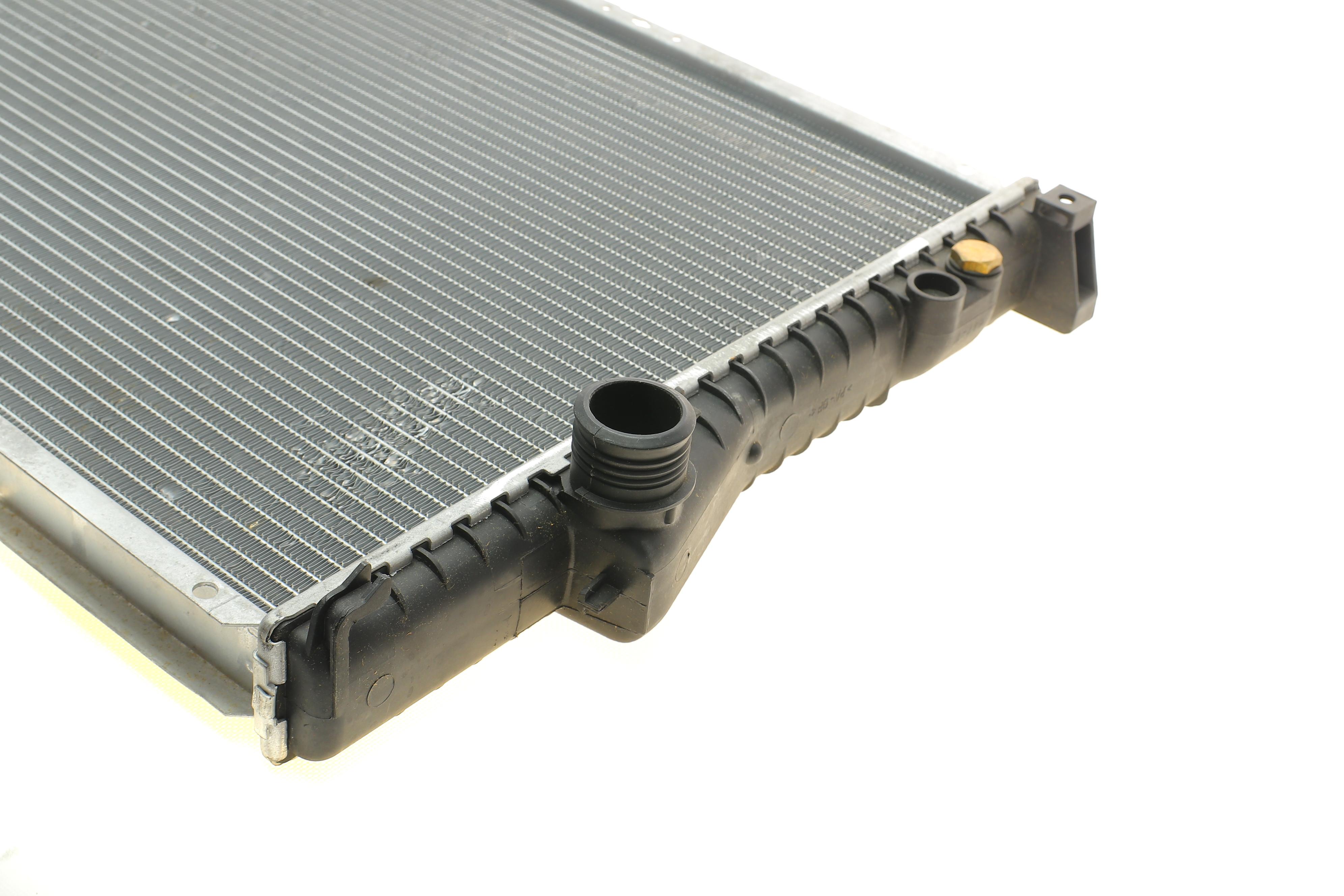 Радіатор охолодження BMW 5 (E39) 2.0-2.8i 97-03 (M52)