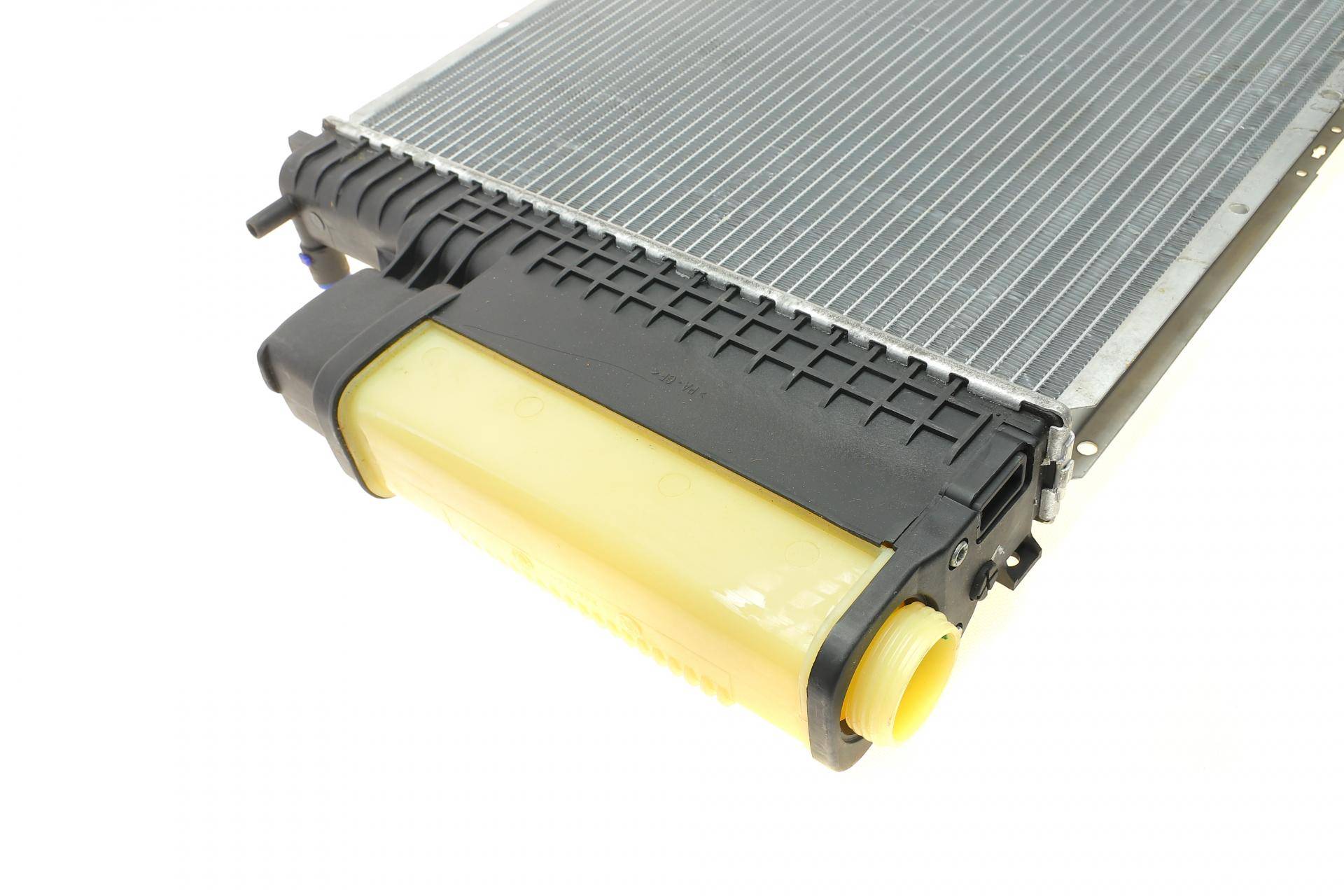 Радіатор охолодження BMW 5 (E39) 2.0-2.8i 97-03 (M52)