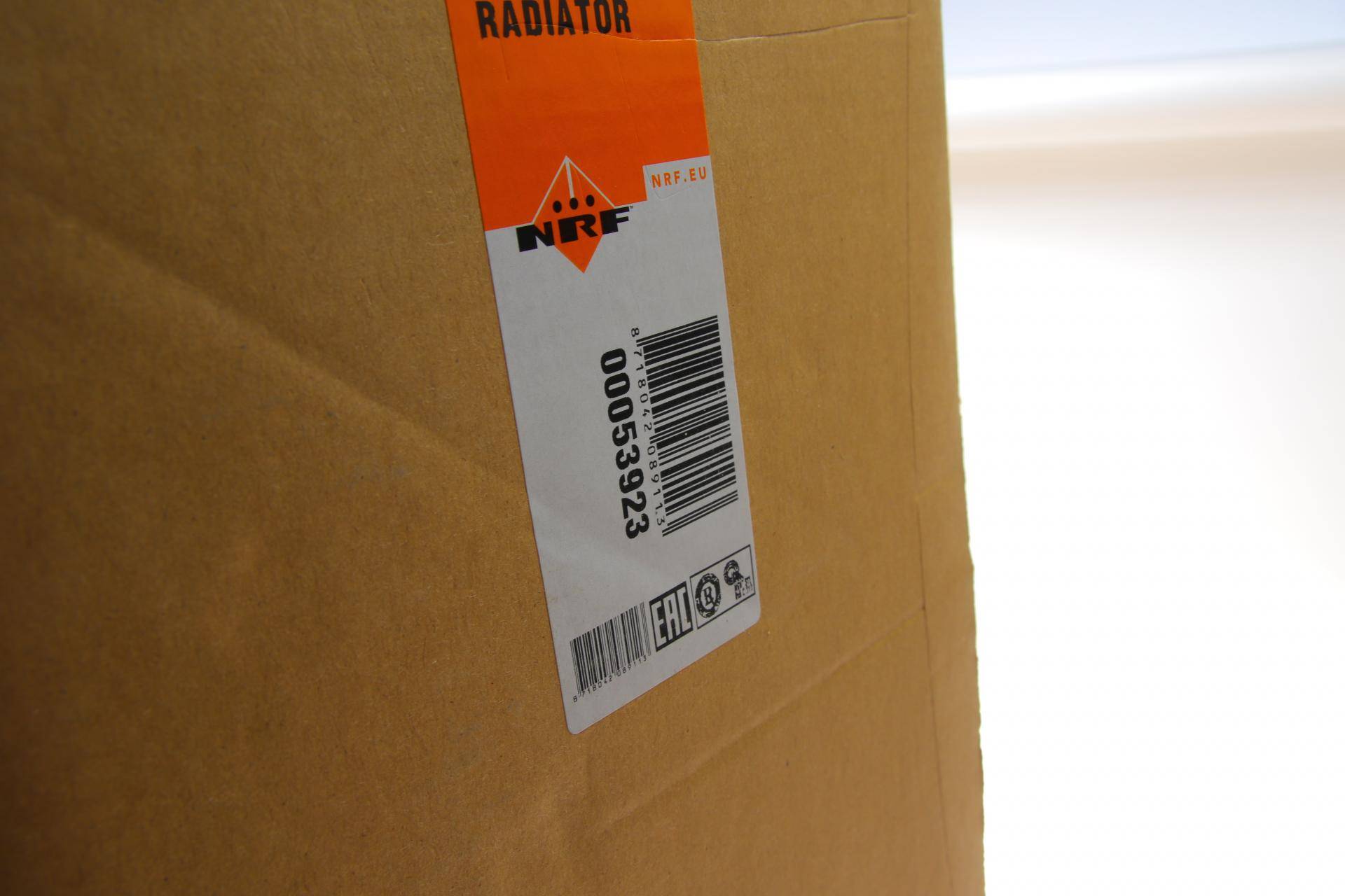 Радіатор охолодження Toyota Land Cruiser 4.7 V8 08-