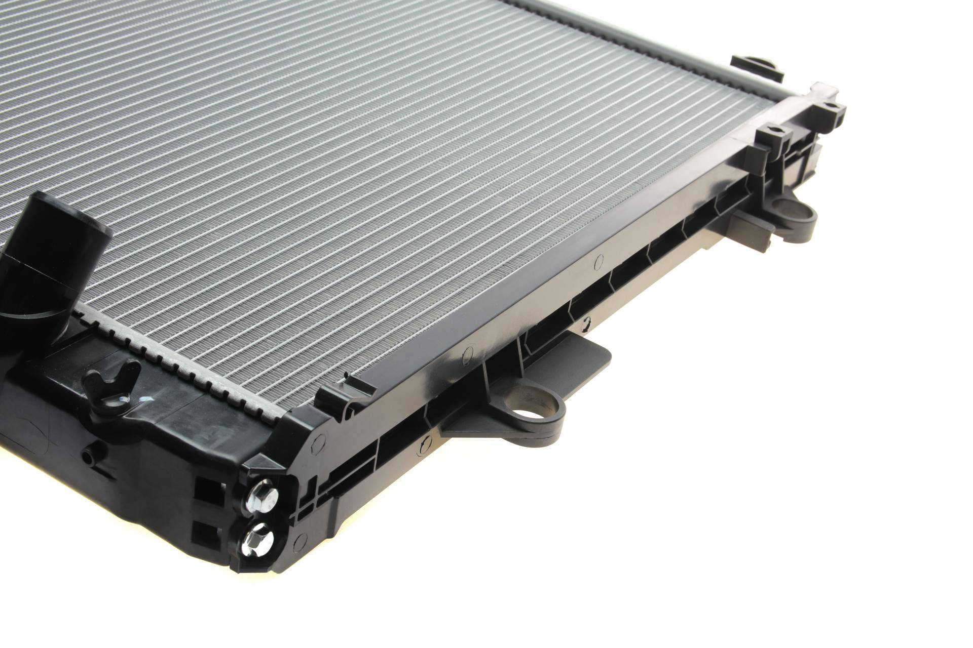 Радіатор охолодження Toyota Land Cruiser 4.7 V8 08-