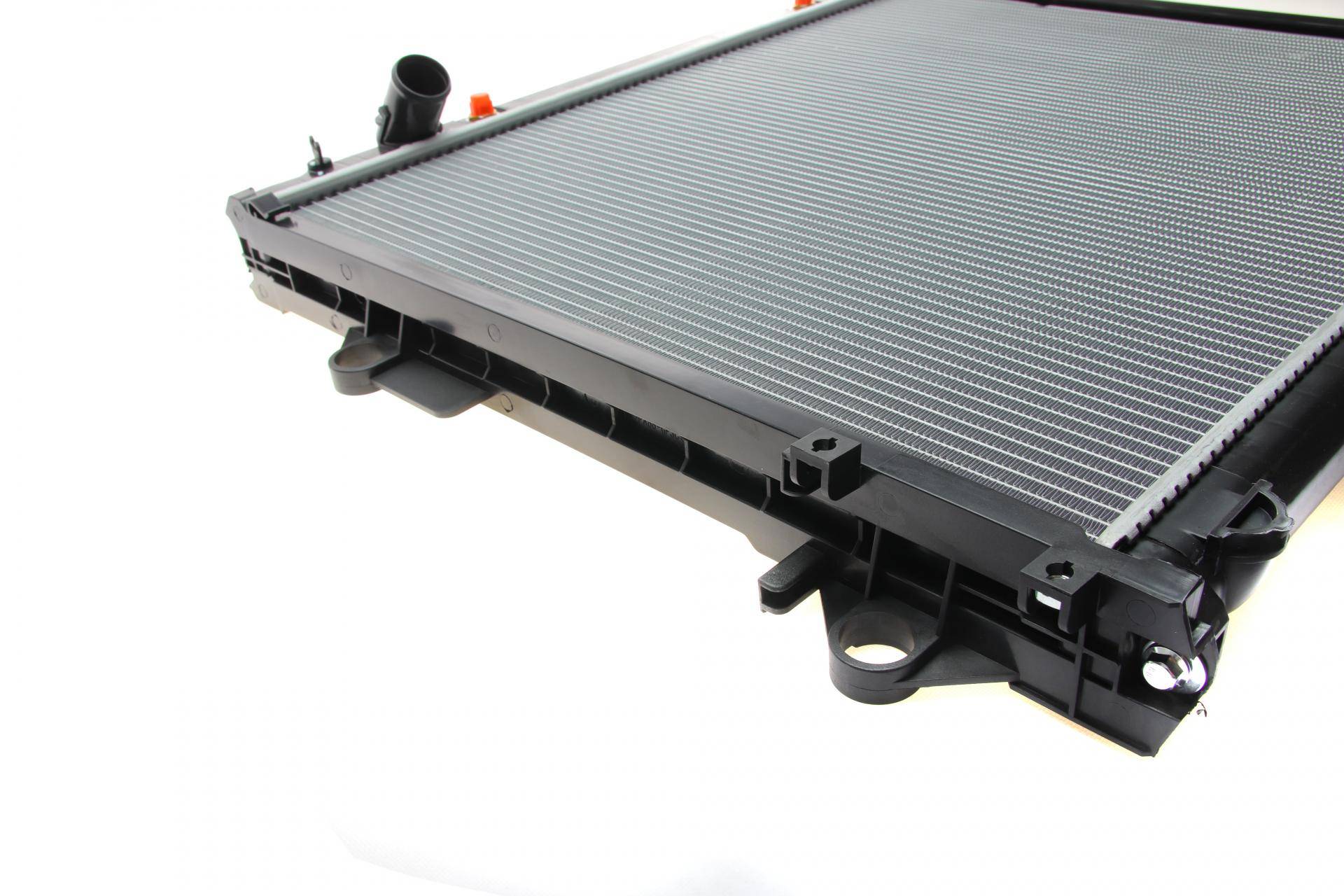 Радіатор охолодження Toyota Land Cruiser 4.7 V8 08-