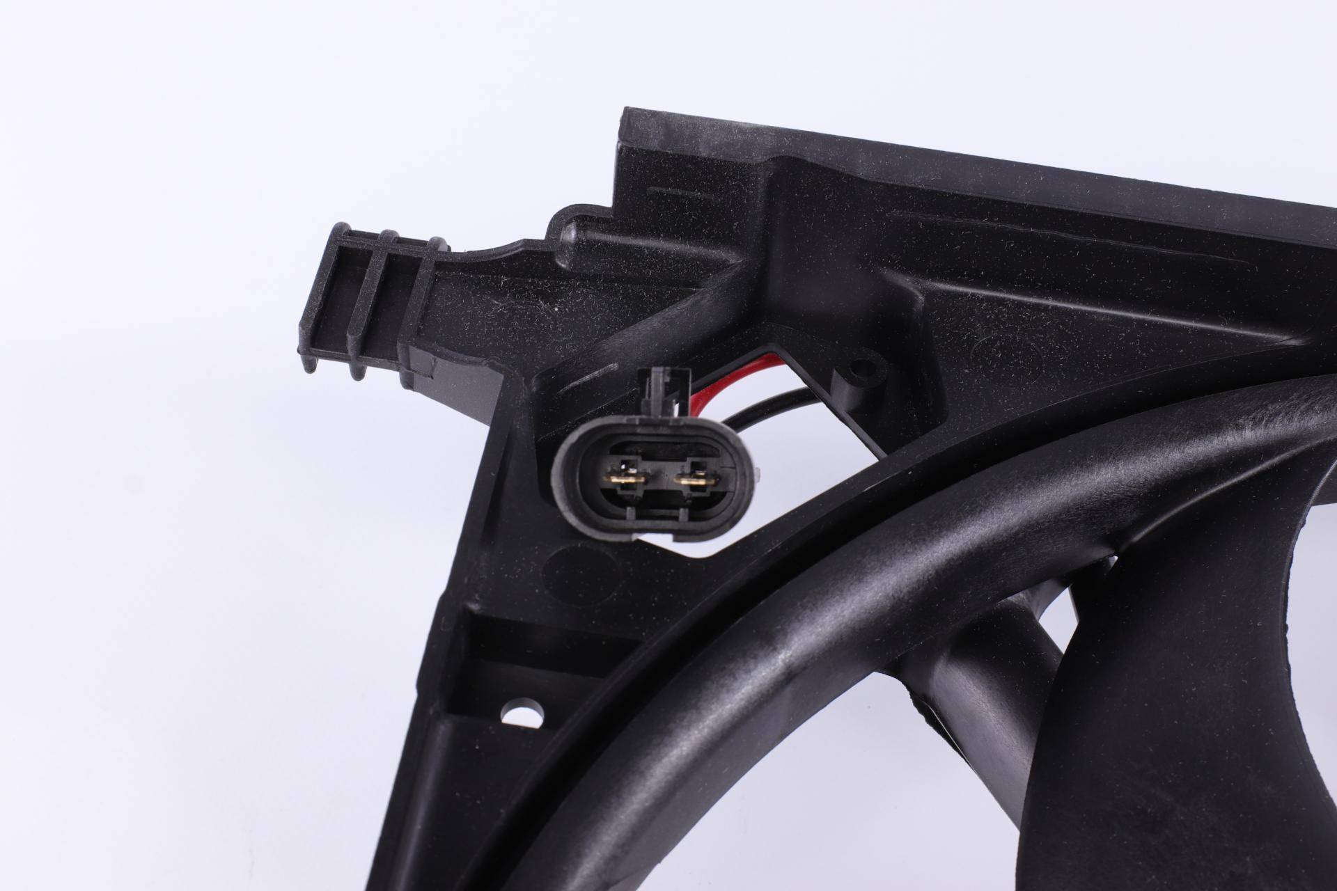 Вентилятор радіатора Opel Combo 01- (з дифузором)