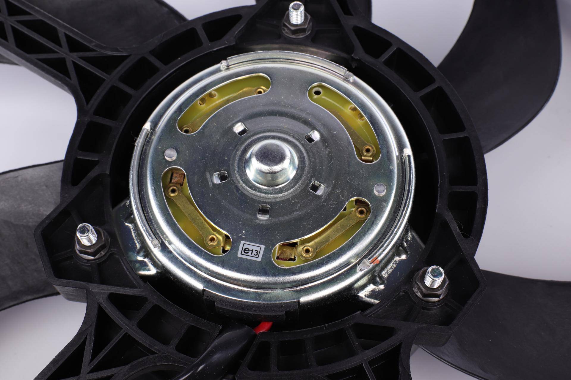 Вентилятор радіатора Opel Combo 01- (з дифузором)