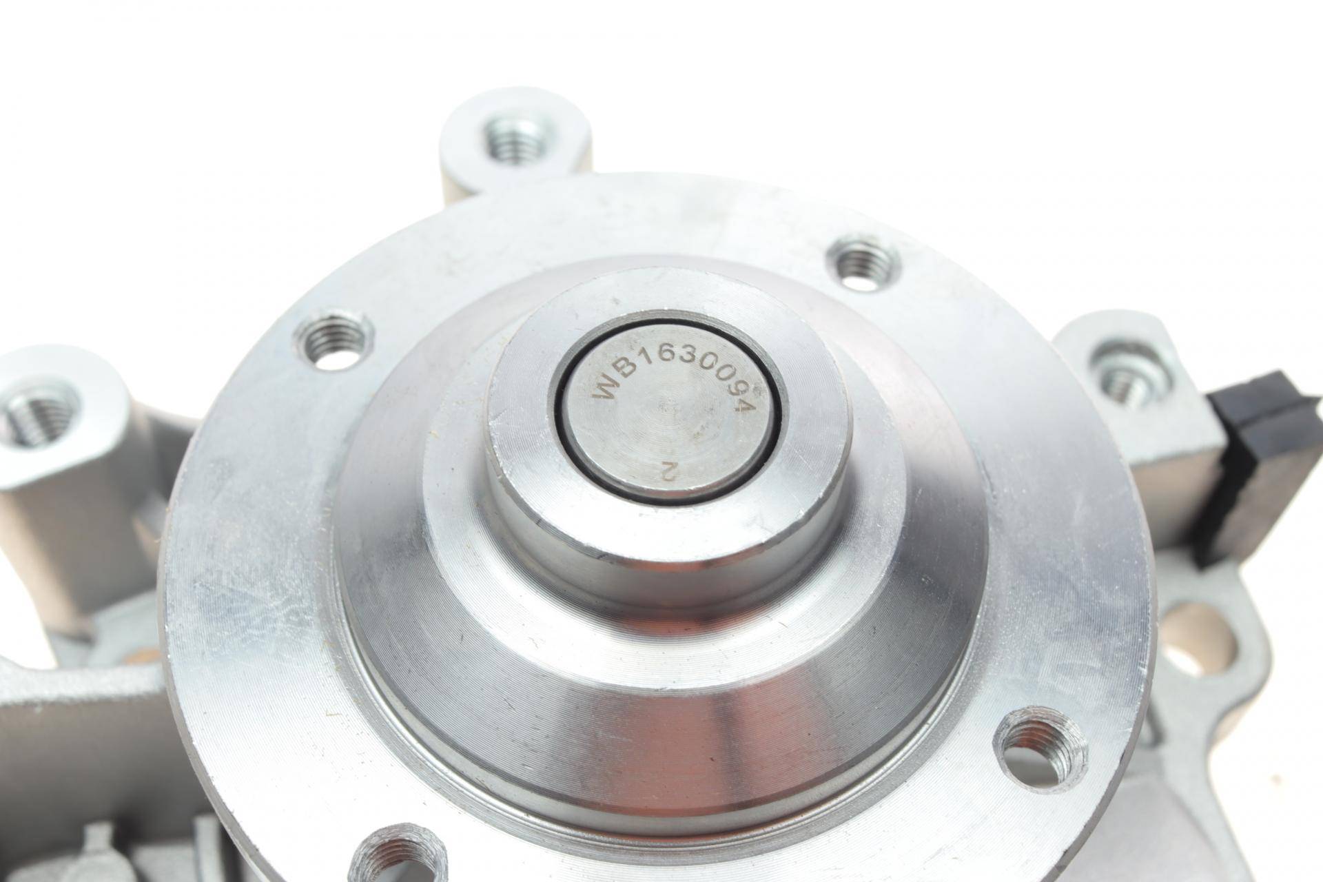 Помпа води Mazda 323/626 1.8-2.0 -02