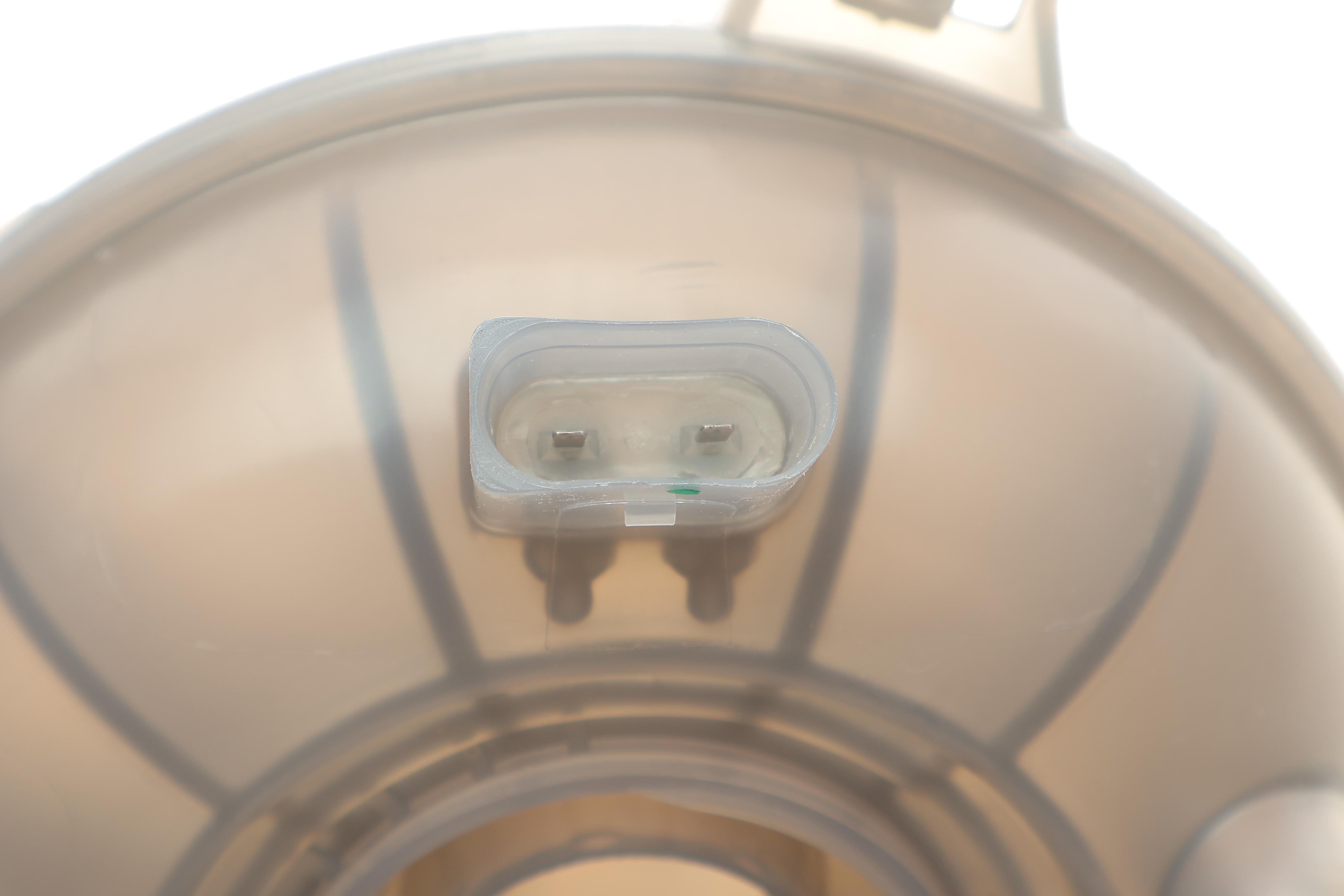 Бачок розширювальний VW Golf VII/Passat/Touran 1.2TSI-2.0TSI/1.6TDI-2.0TDI 12-