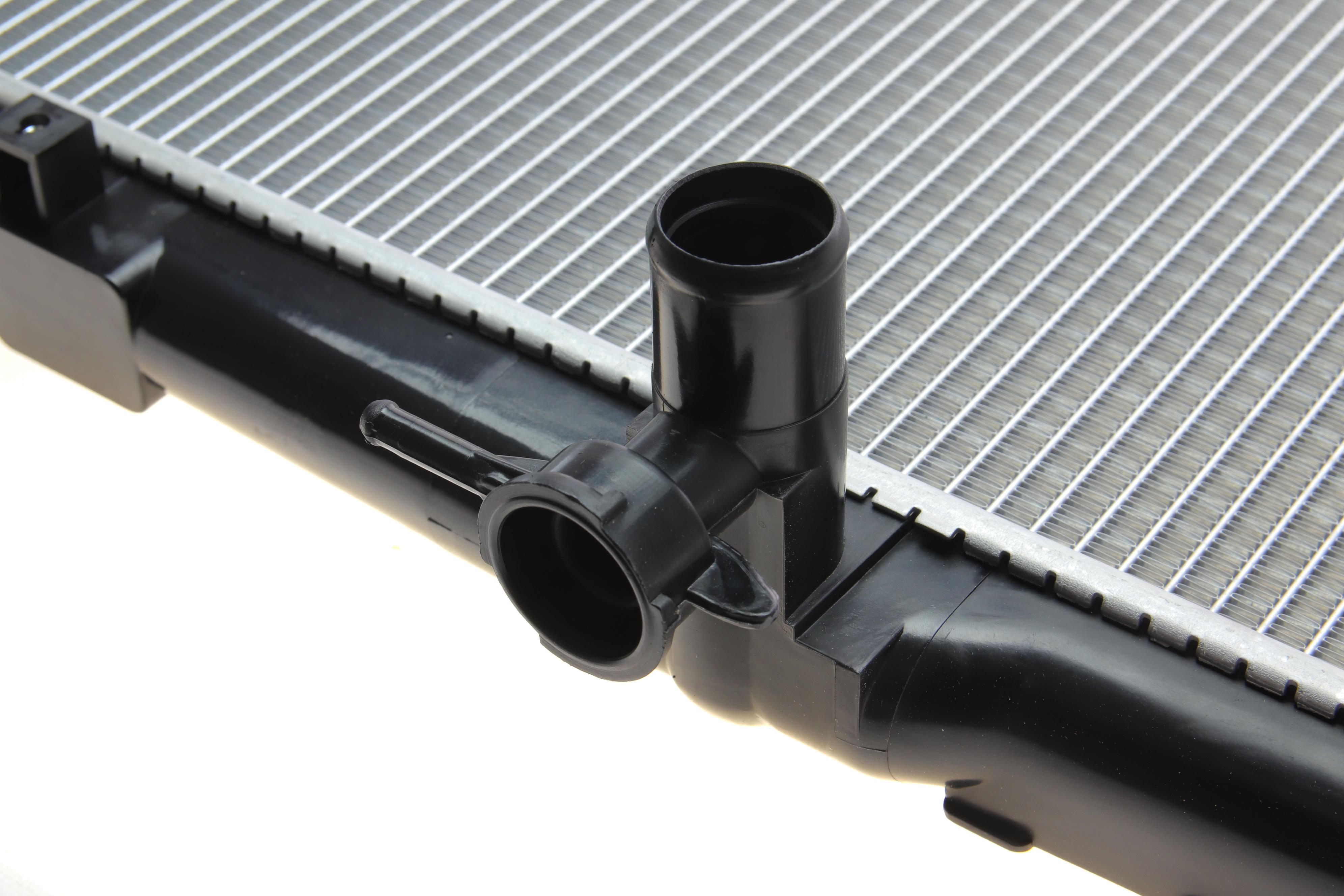 Радіатор охолодження Toyota Avensis 2.0 VVT-i 01-09