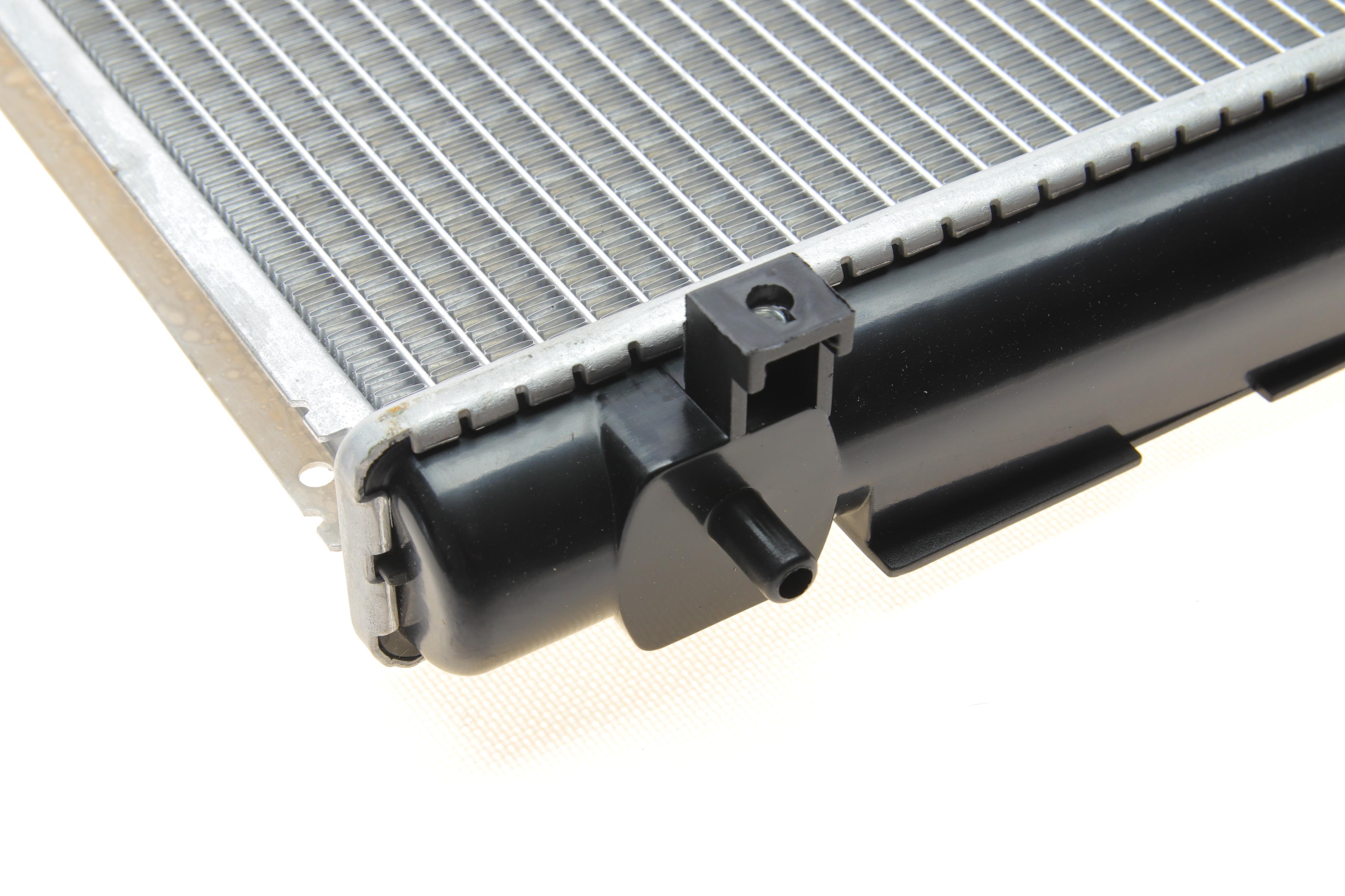 Радіатор охолодження Toyota Avensis 2.0 VVT-i 01-09