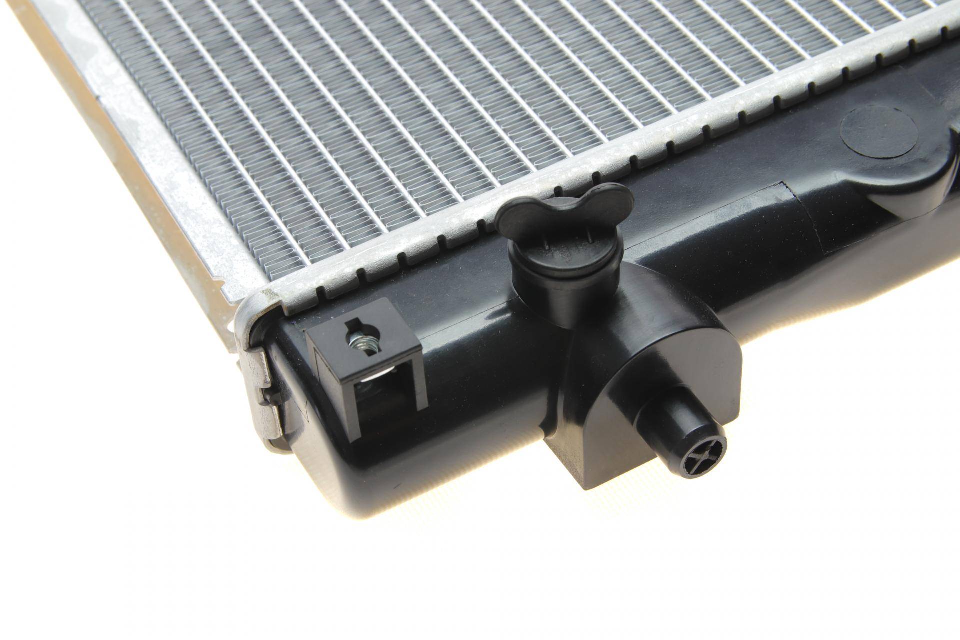 Радіатор охолодження Toyota Avensis 2.0 VVT-i 01-09