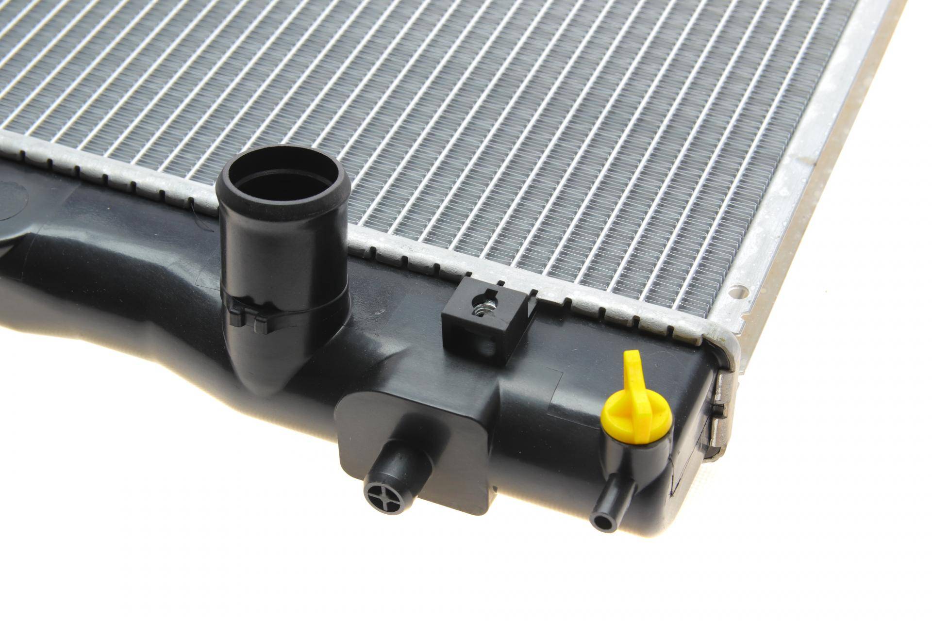 Радіатор охолодження Toyota Avensis 2.0 VVT-i 01-09