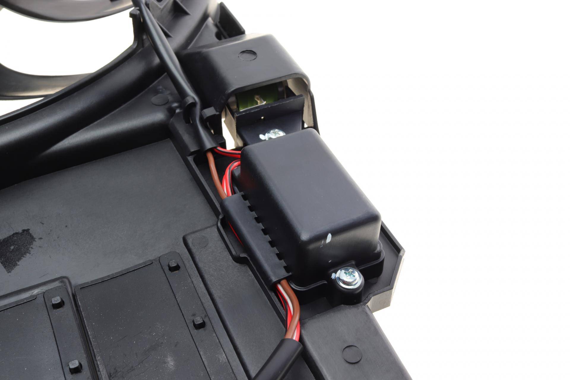 Вентилятор радіатора Mini Cooper/One 1.6 01-06 (з дифузором)