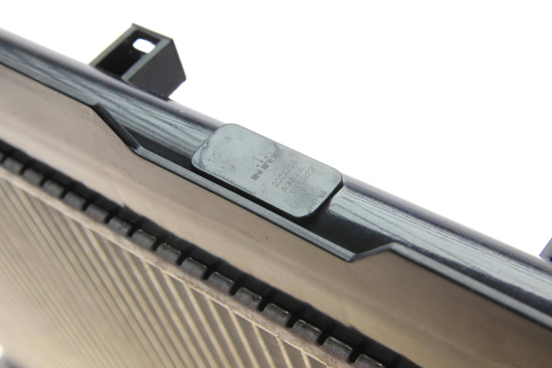 Радіатор охолодження Toyota RAV 4 1.8/2.0 00-05