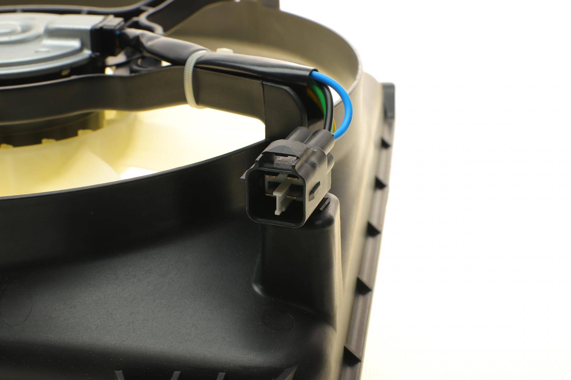 Вентилятор радіатора Suzuki Swift 1.3-1.6/1.3DDis 05- (з дифузором)