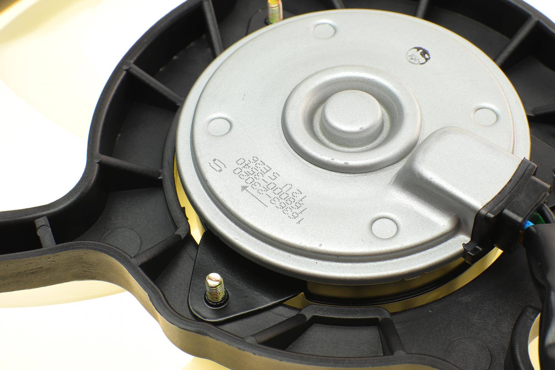 Вентилятор радіатора Suzuki Swift 1.3-1.6/1.3DDis 05- (з дифузором)