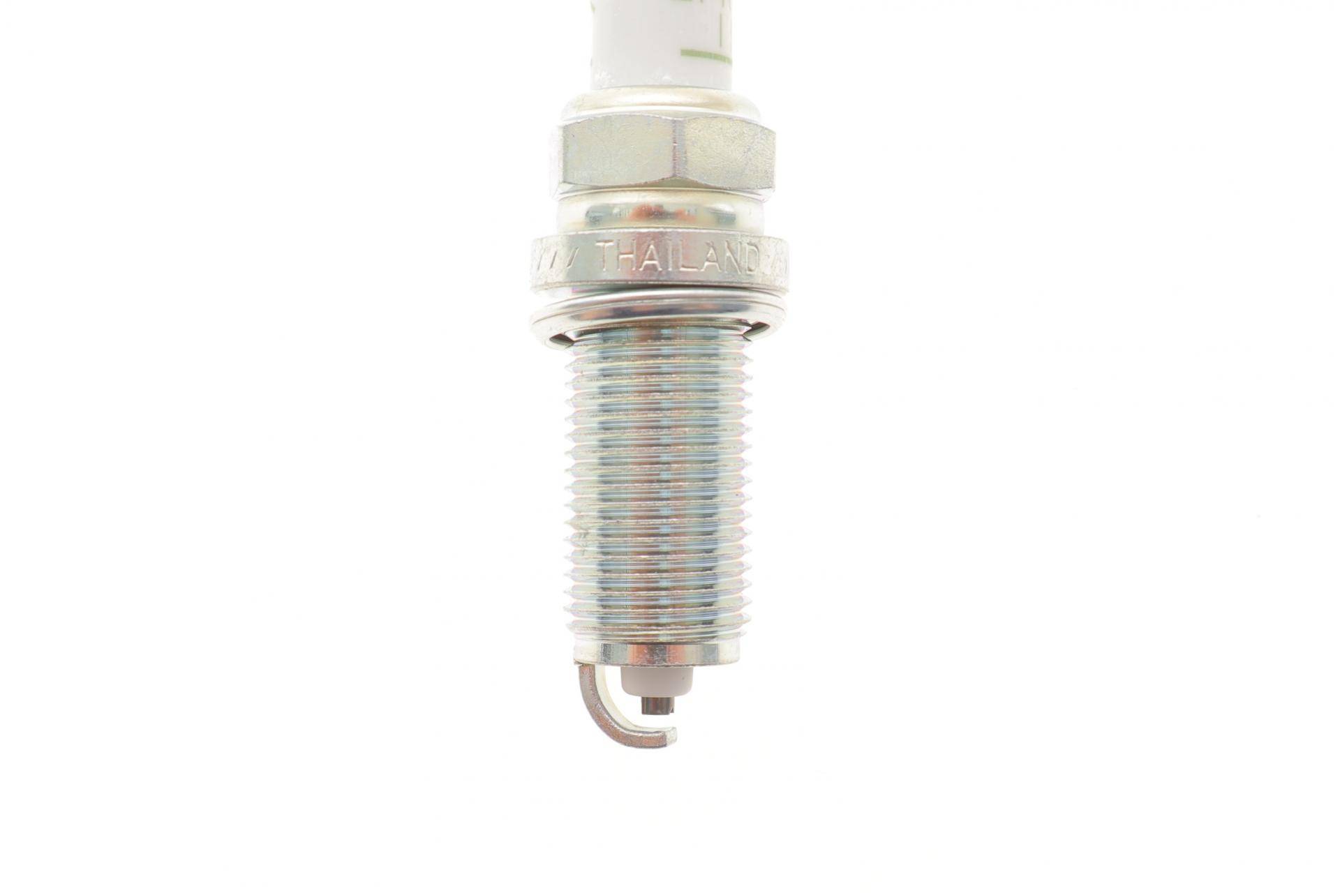 Свічка запалювання Toyota Land Cruiser 2.7/4.0 02-/Mitsubishi Colt 1.1-1.5 04-12 (V-Line 48) (LFR6C-11)