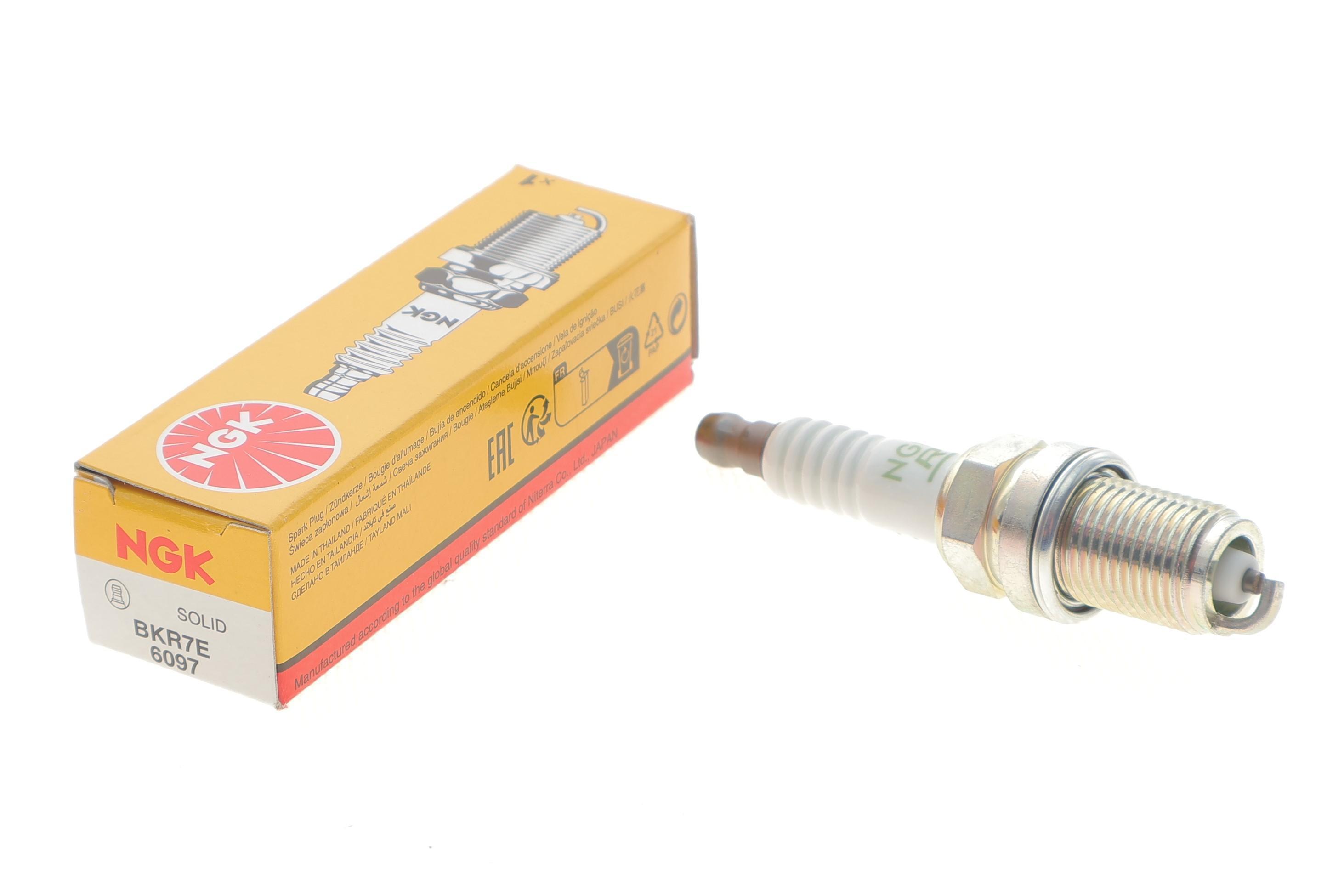 Свічка запалювання Nissan Almera/Primera/Sunny 90-00 (BKR7E)