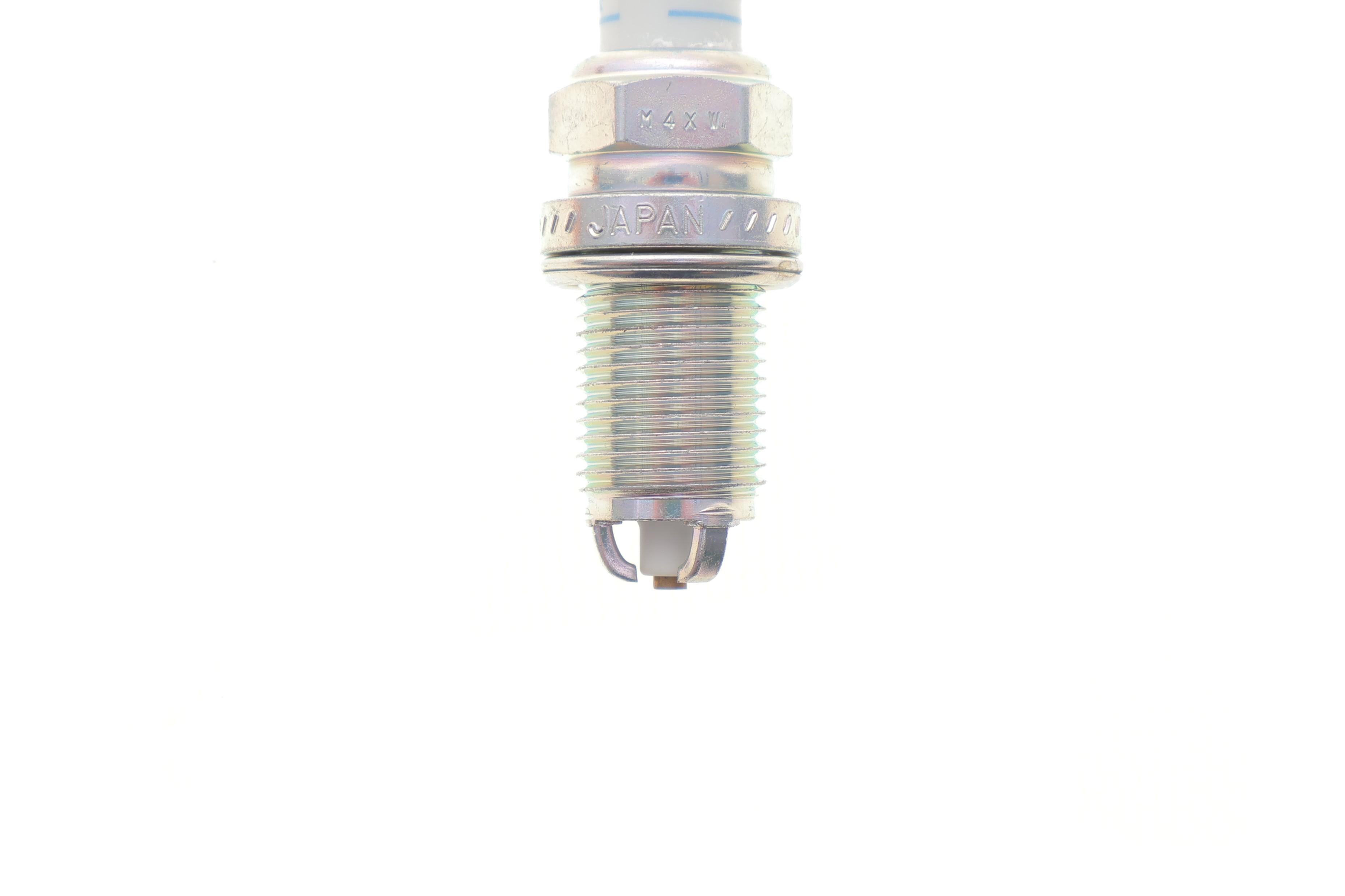 Свічка запалювання Renault Laguna 95-01/Volvo C70/S40/S60/S70/S80/V40/V70 95-10 (BKR6ETUC)