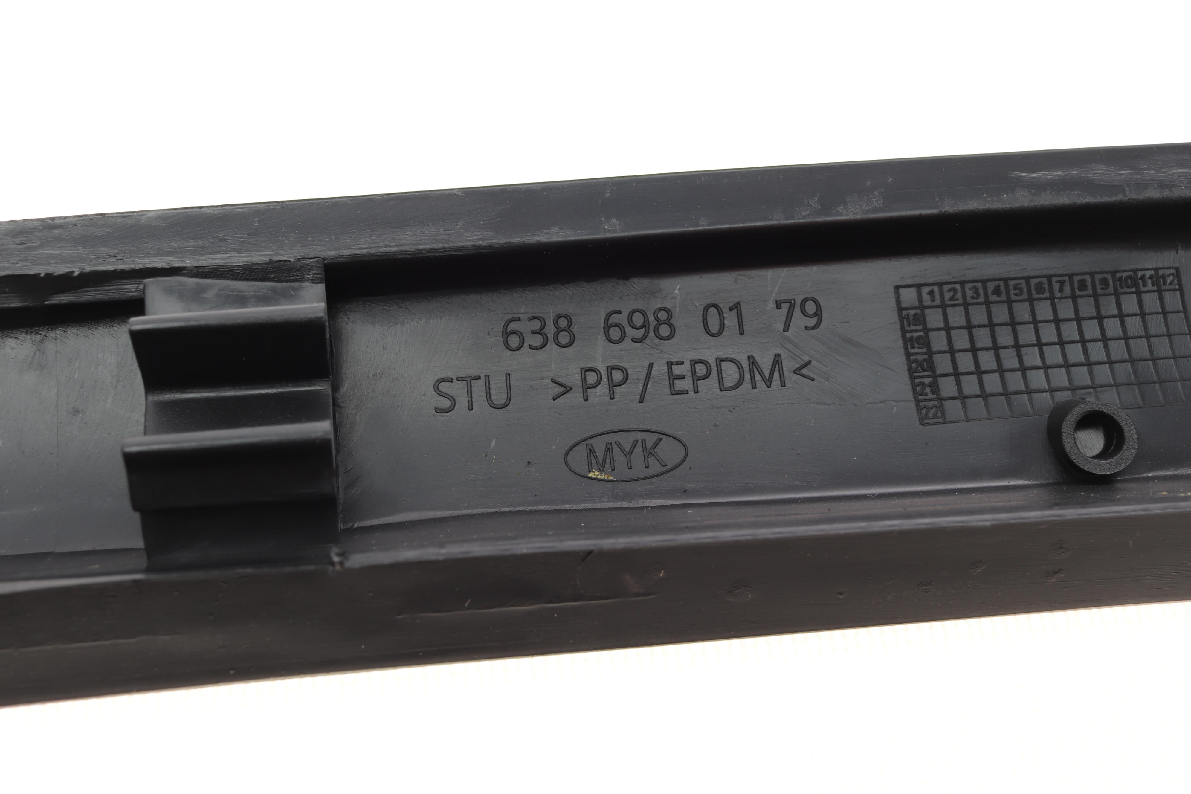 Накладка скла лобового MB Vito (W638) 96-03 (R)