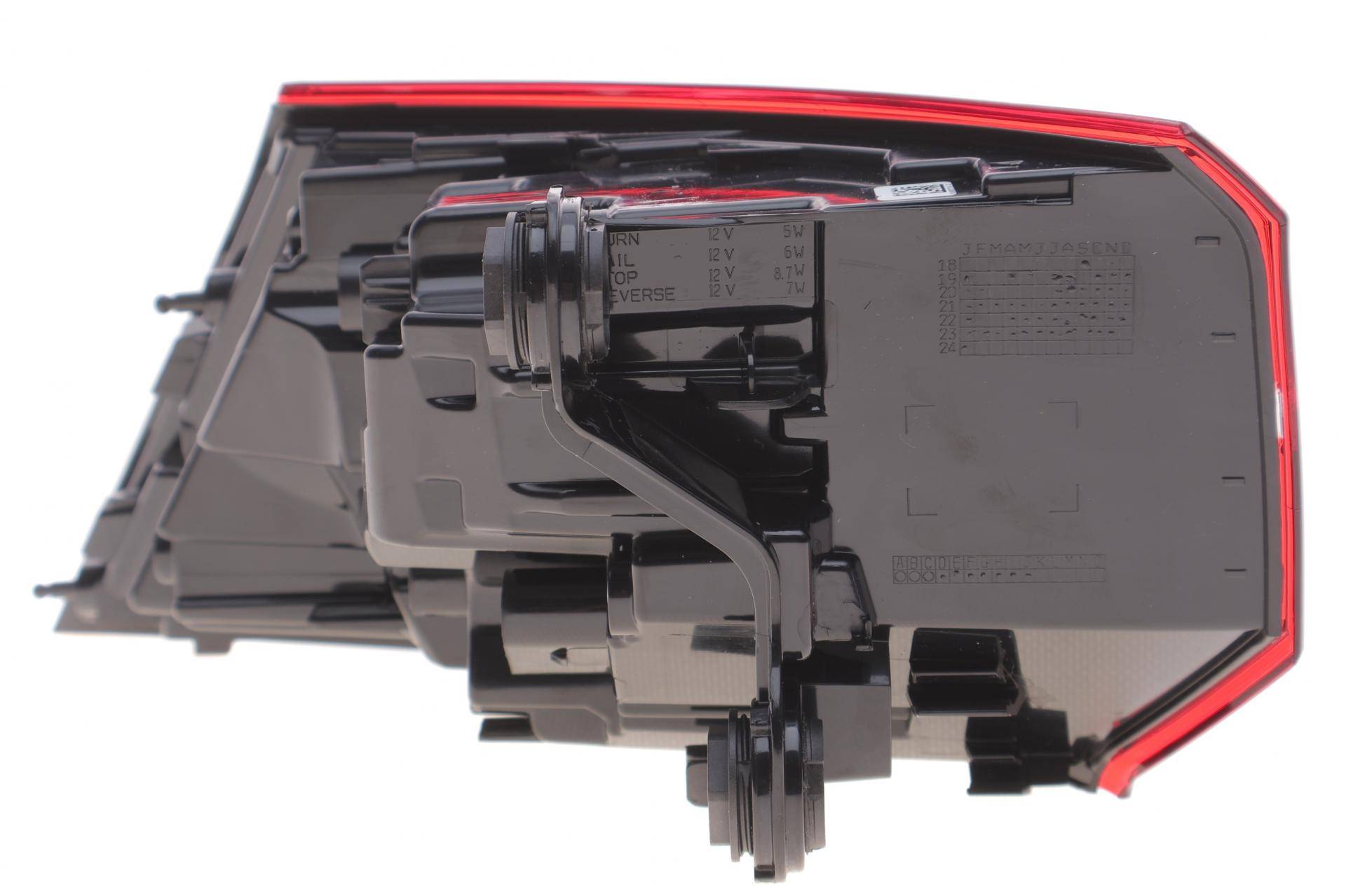 Ліхтар задній VW Golf VIII 20- (R) (зовнішній)