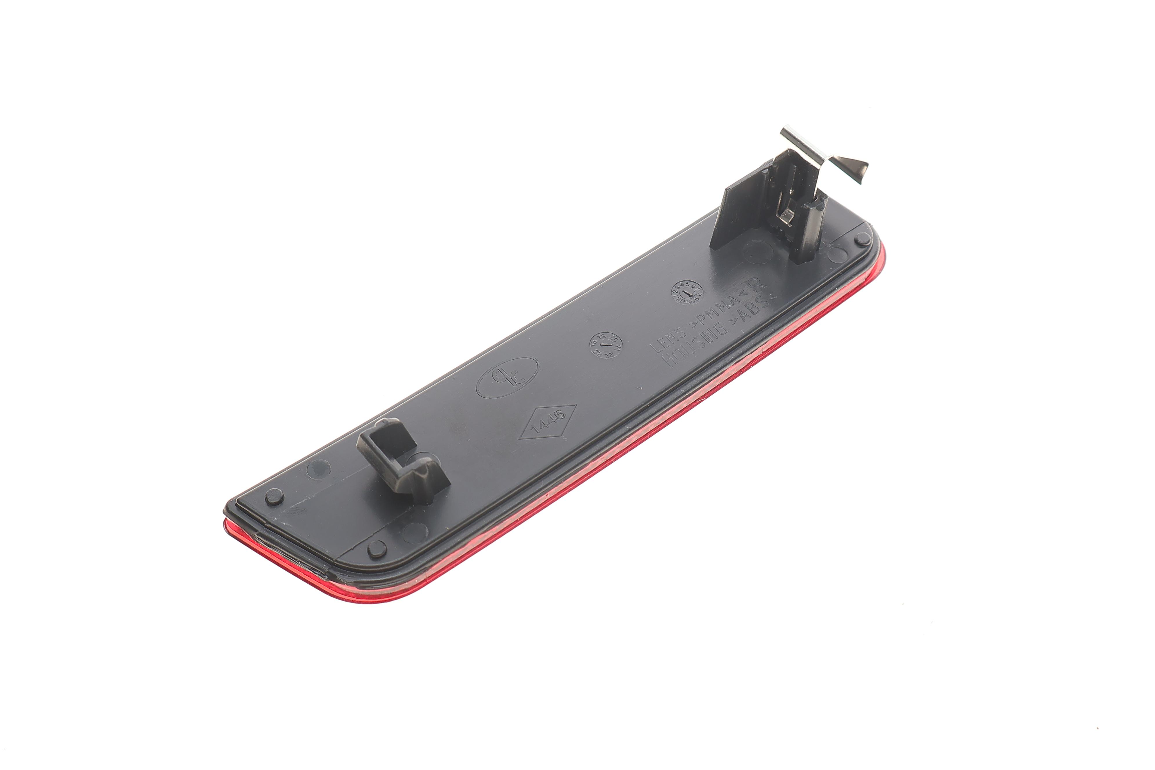 Світловідбивач бампера (заднього) Renault Duster 10-17 (R)