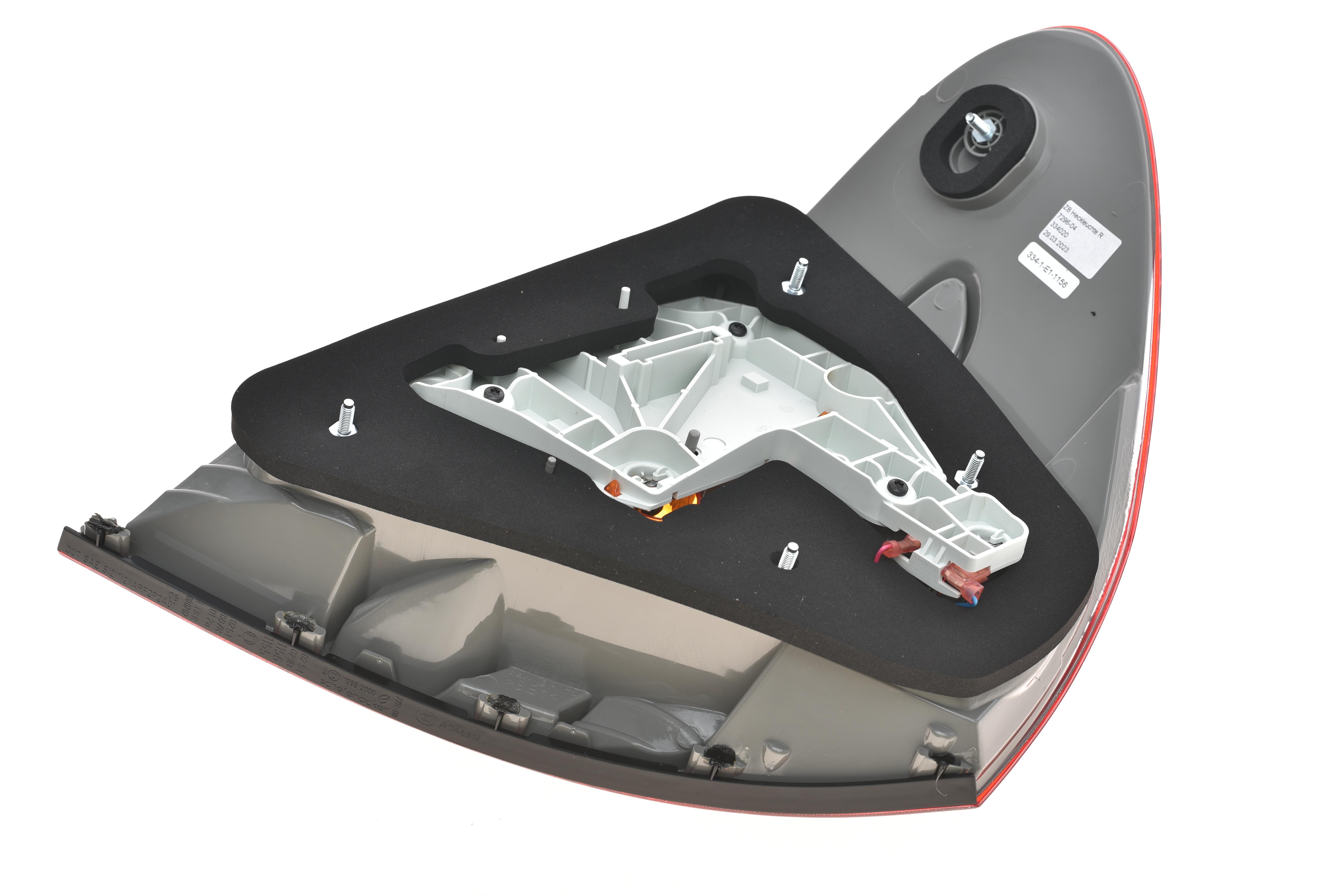 Ліхтар задній MB E-class (W211) 02-08 (R) Avantgarde