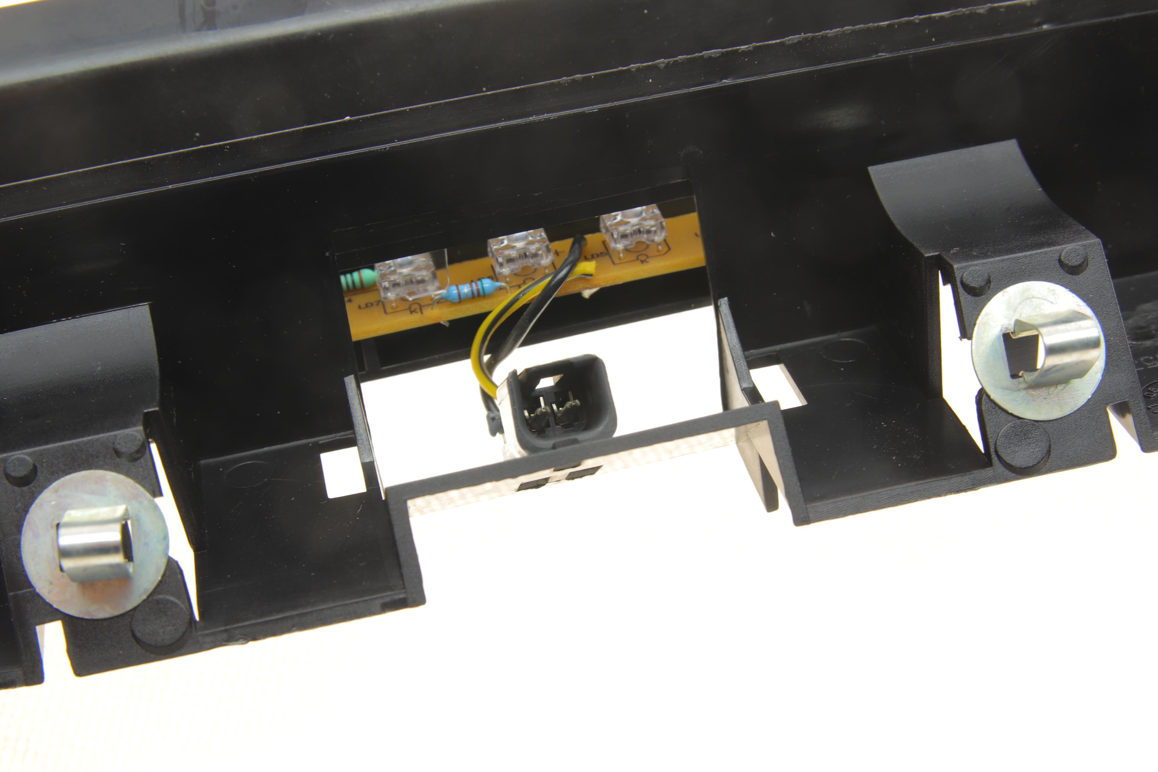 Ліхтар сигналу гальмування (додатковий) Opel Combo 1.61.7 DTI 01- (L)