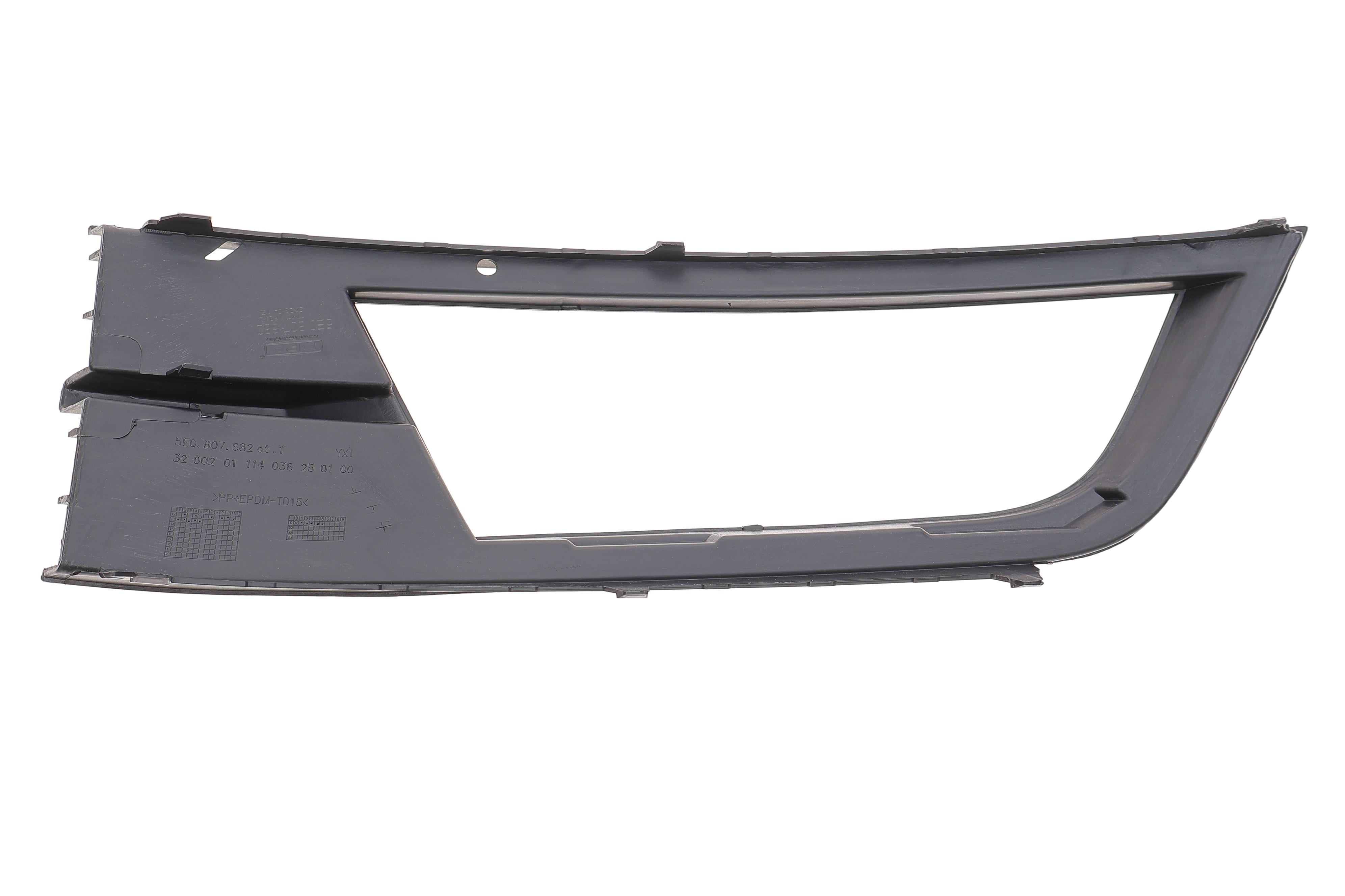 Вставка бампера (під протитуманку) Skoda Octavia III 12-20 (R)