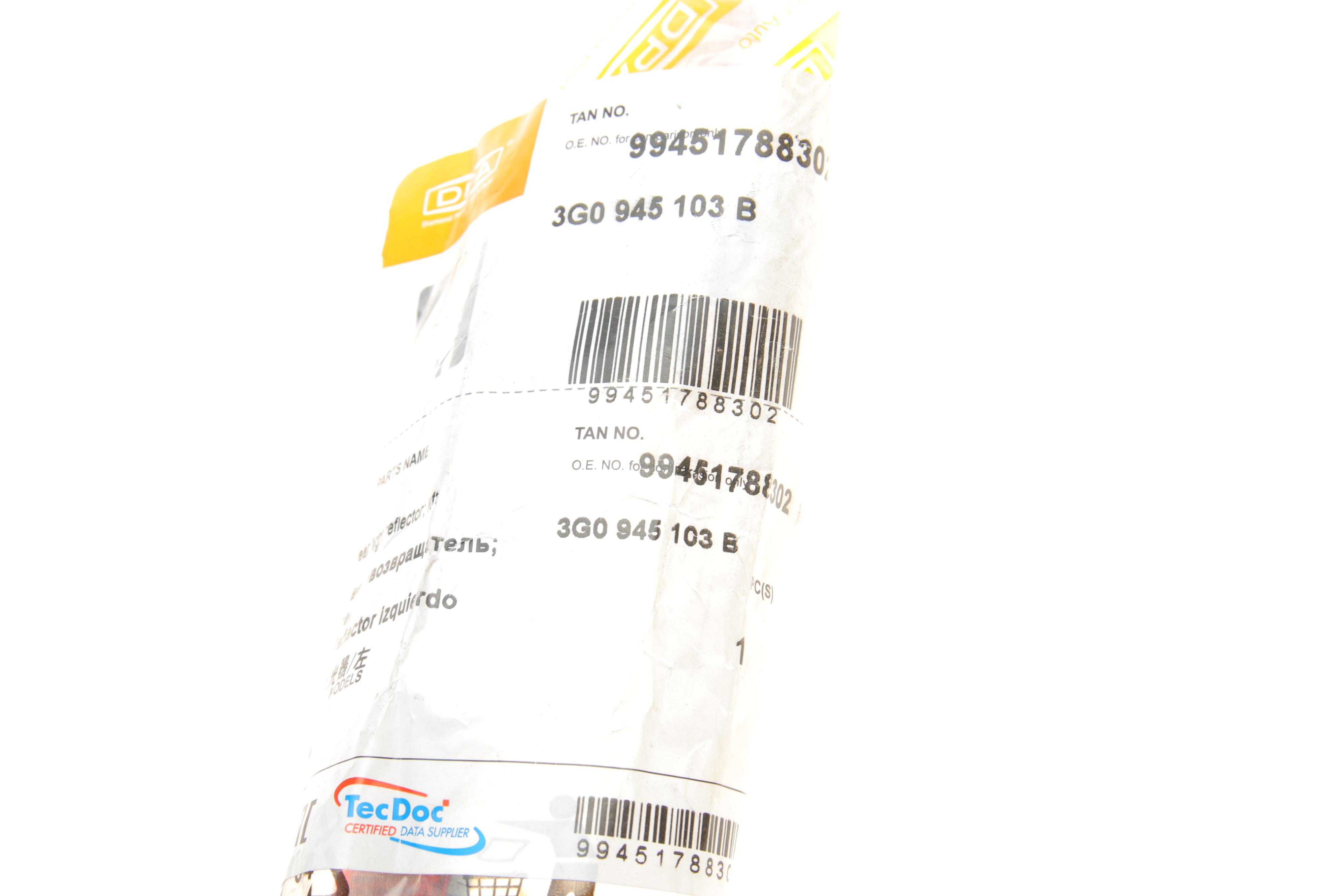 Світловідбивач бампера (заднього) VW Passat 14- (L)