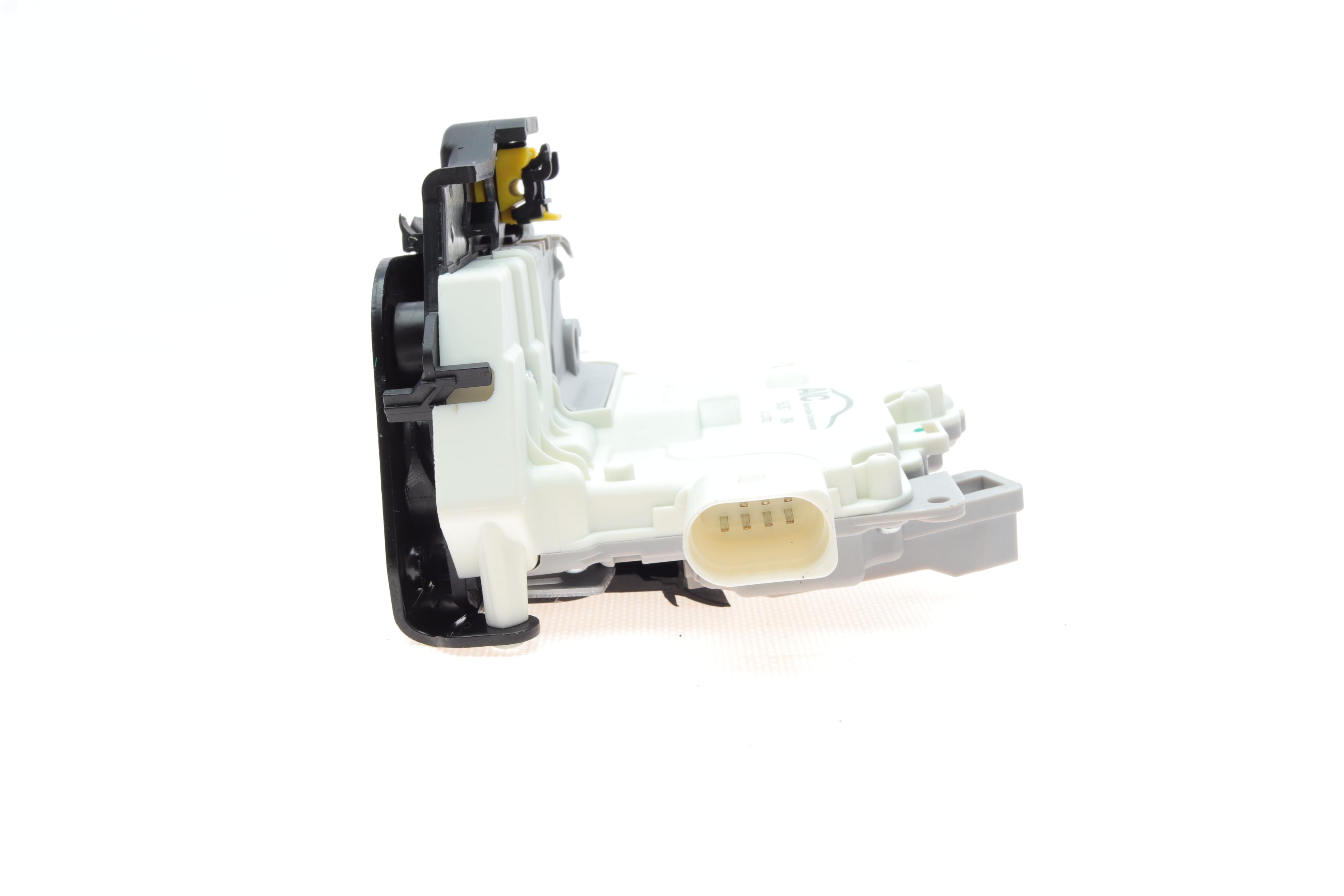 Замок дверей (передніх/R) Audi A6/A8 03-11