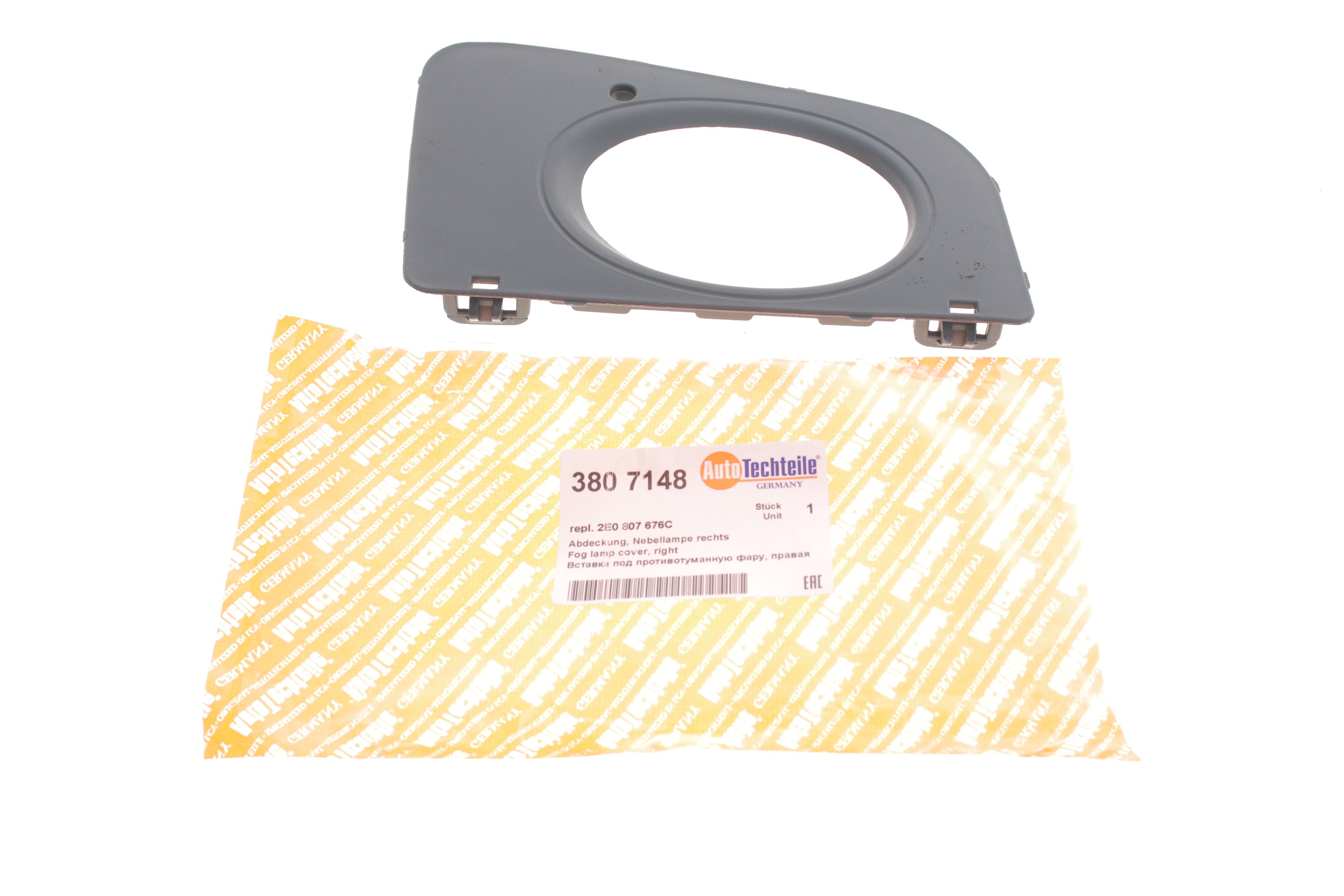 Кронштейн фари протитуманної VW Crafter 11-17 (R)