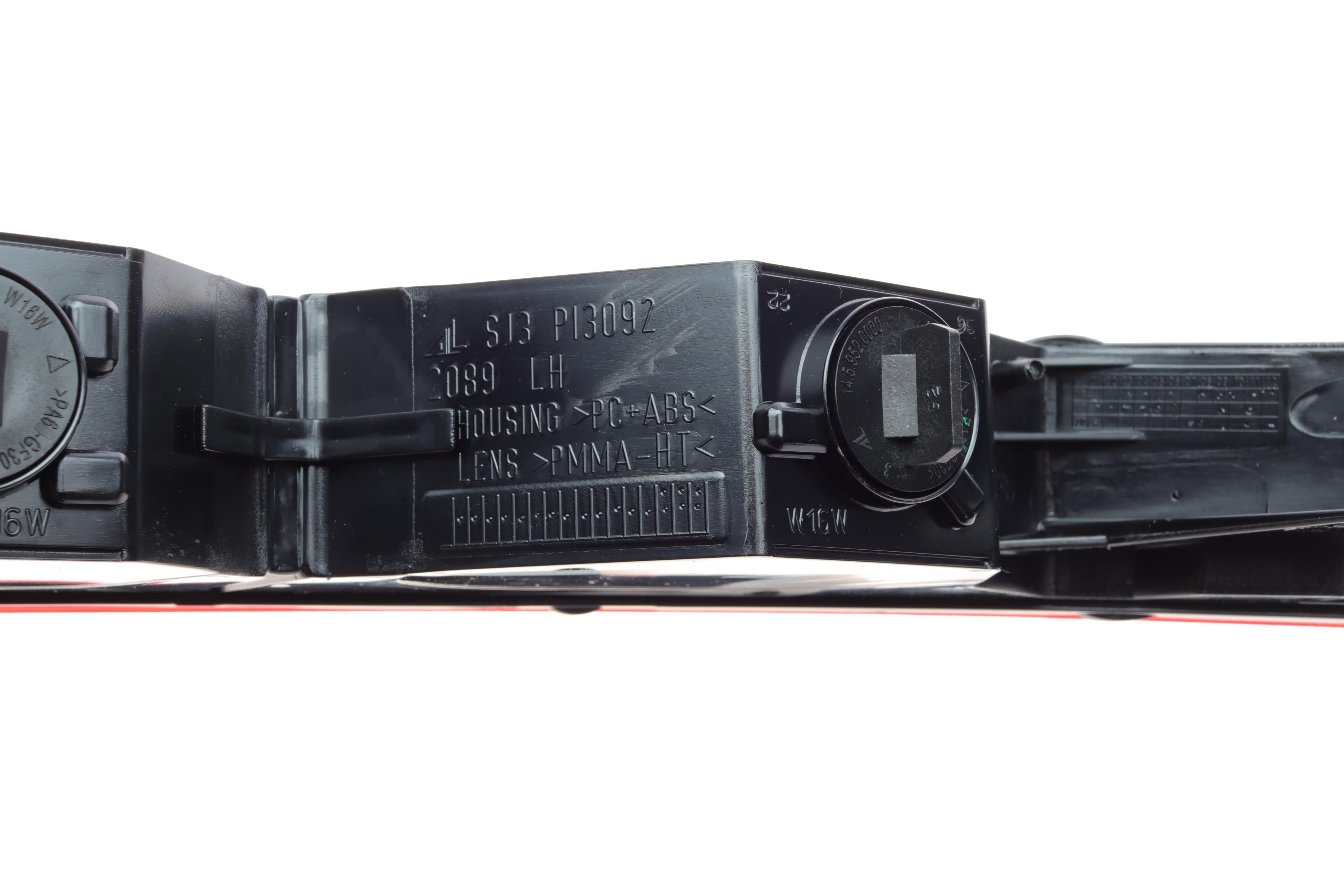 Ліхтар задній Audi Q7 15- (L) (LLL772)