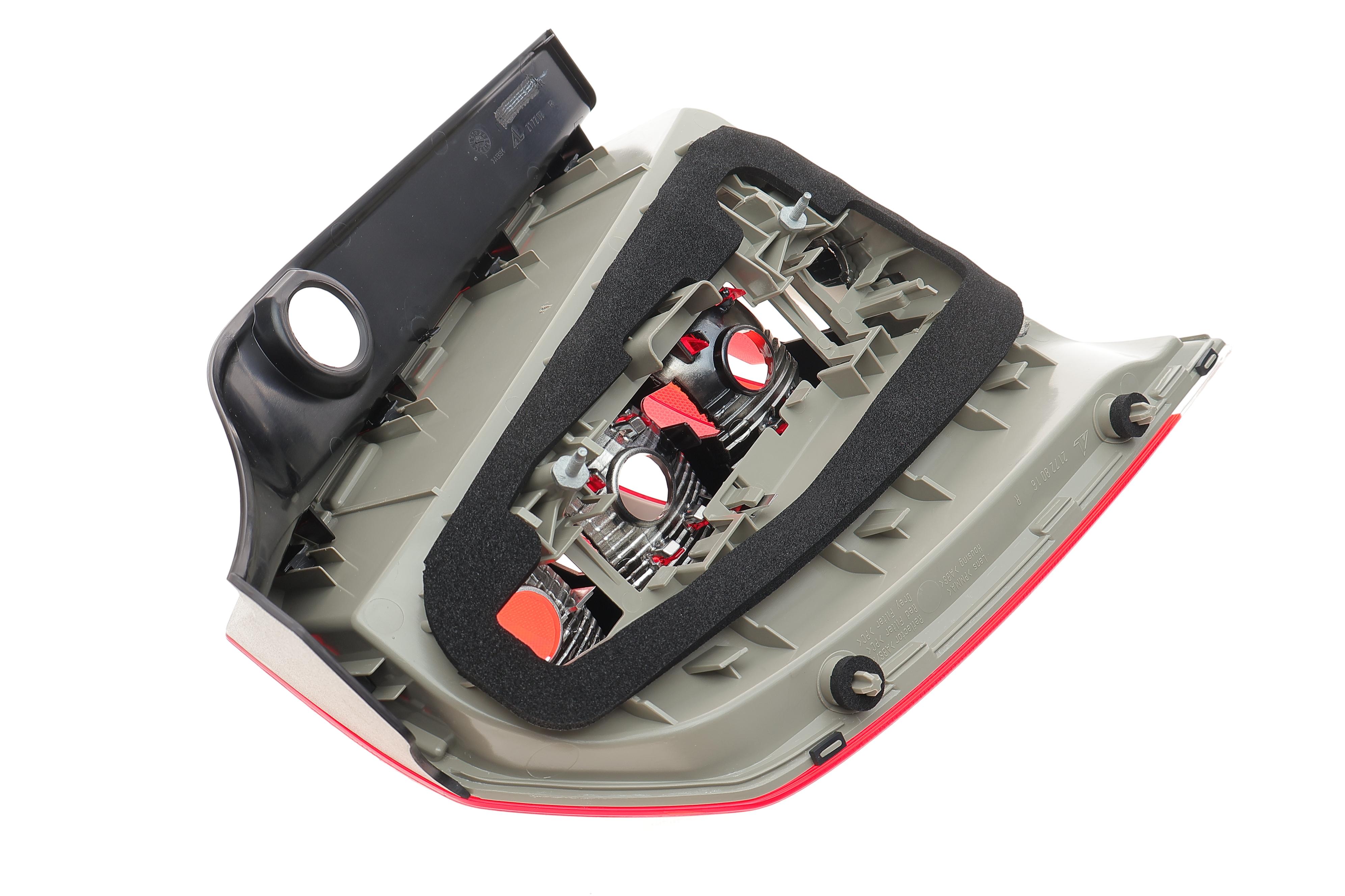 Ліхтар задній Opel Zafira B 05-15 (R) (LLF991)