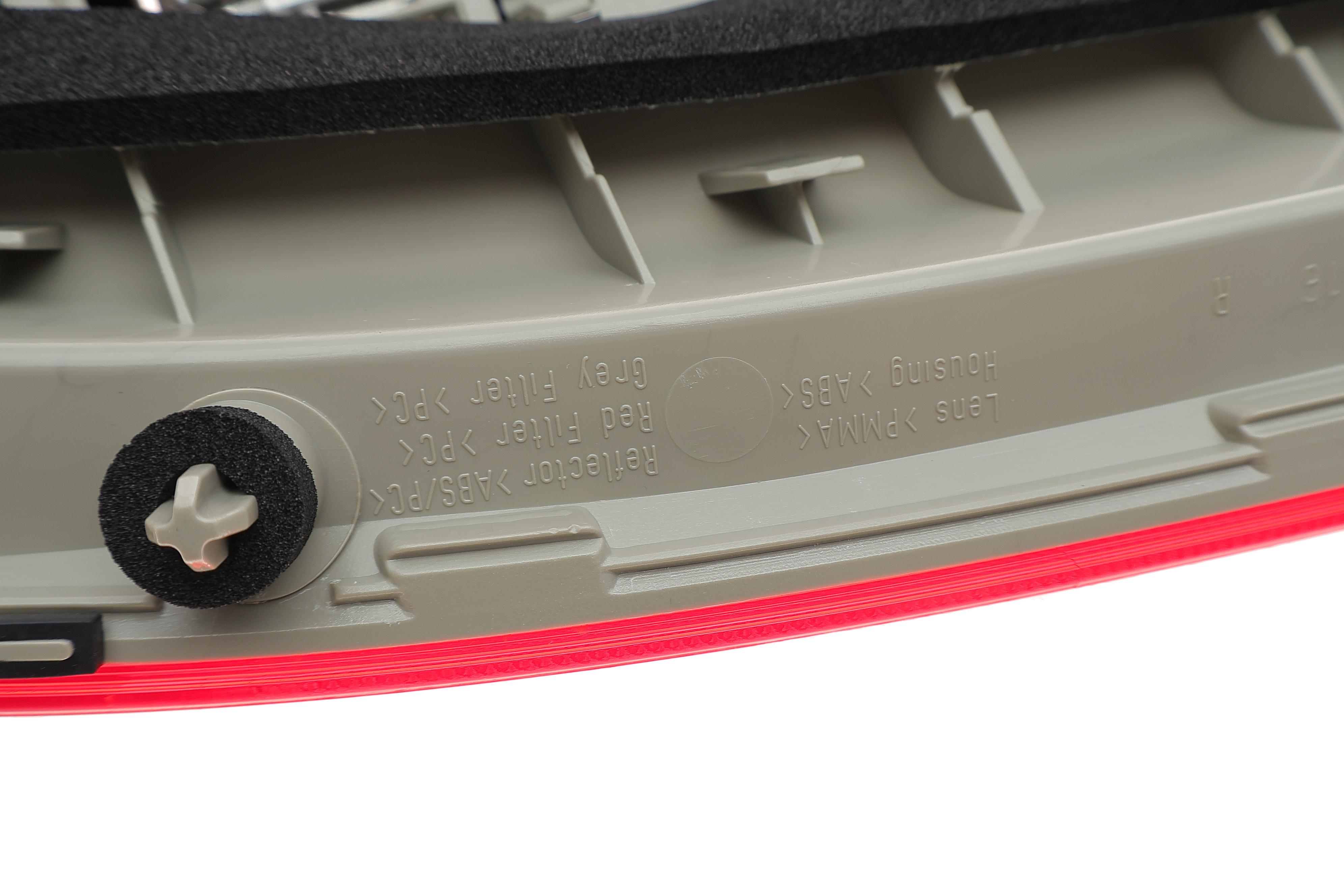 Ліхтар задній Opel Zafira B 05-15 (R) (LLF991)